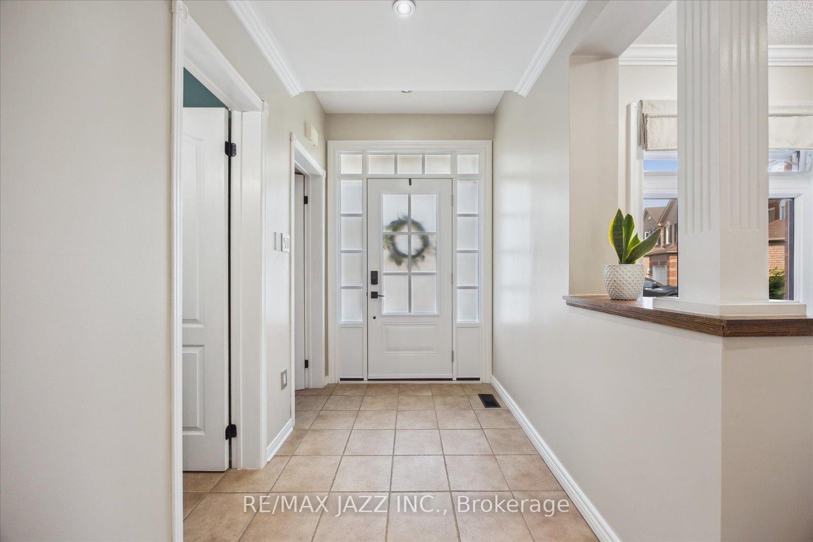Photo 3 of 65 Fry Crescent, Clarington, Bowmanville — HOMEH