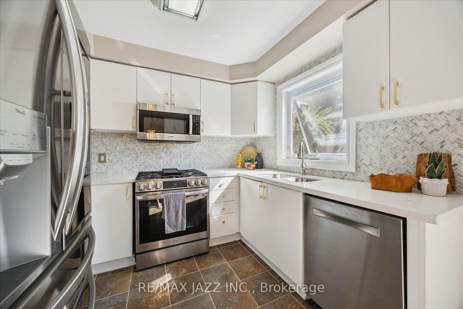 Photo 11 of 65 Fry Crescent, Clarington, Bowmanville — HOMEH