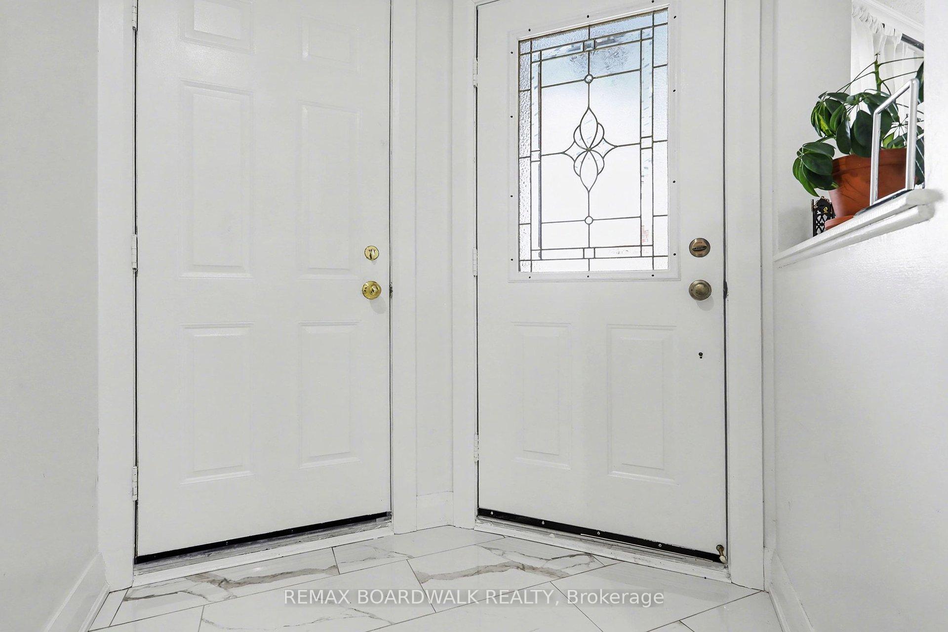 Photo 7 of 1827 Hialeah Drive, Ottawa, Fallingbrook/Gardenway South — HOMEH