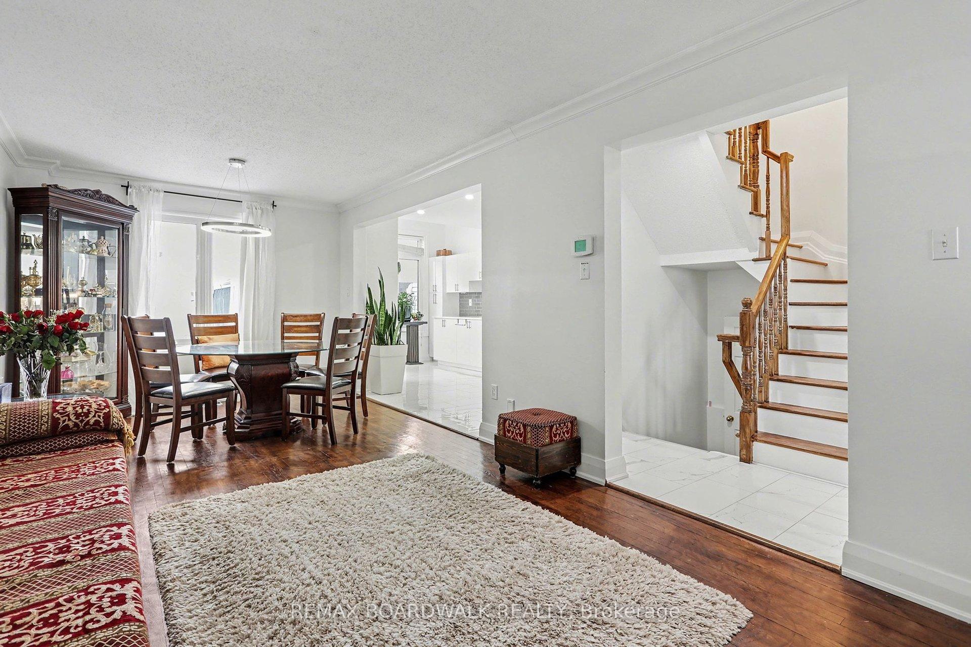 Photo 4 of 1827 Hialeah Drive, Ottawa, Fallingbrook/Gardenway South — HOMEH