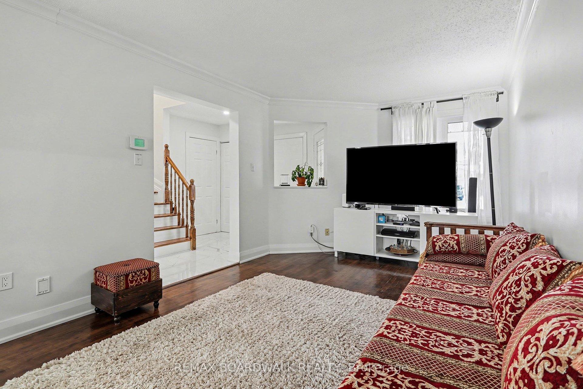 Photo 6 of 1827 Hialeah Drive, Ottawa, Fallingbrook/Gardenway South — HOMEH