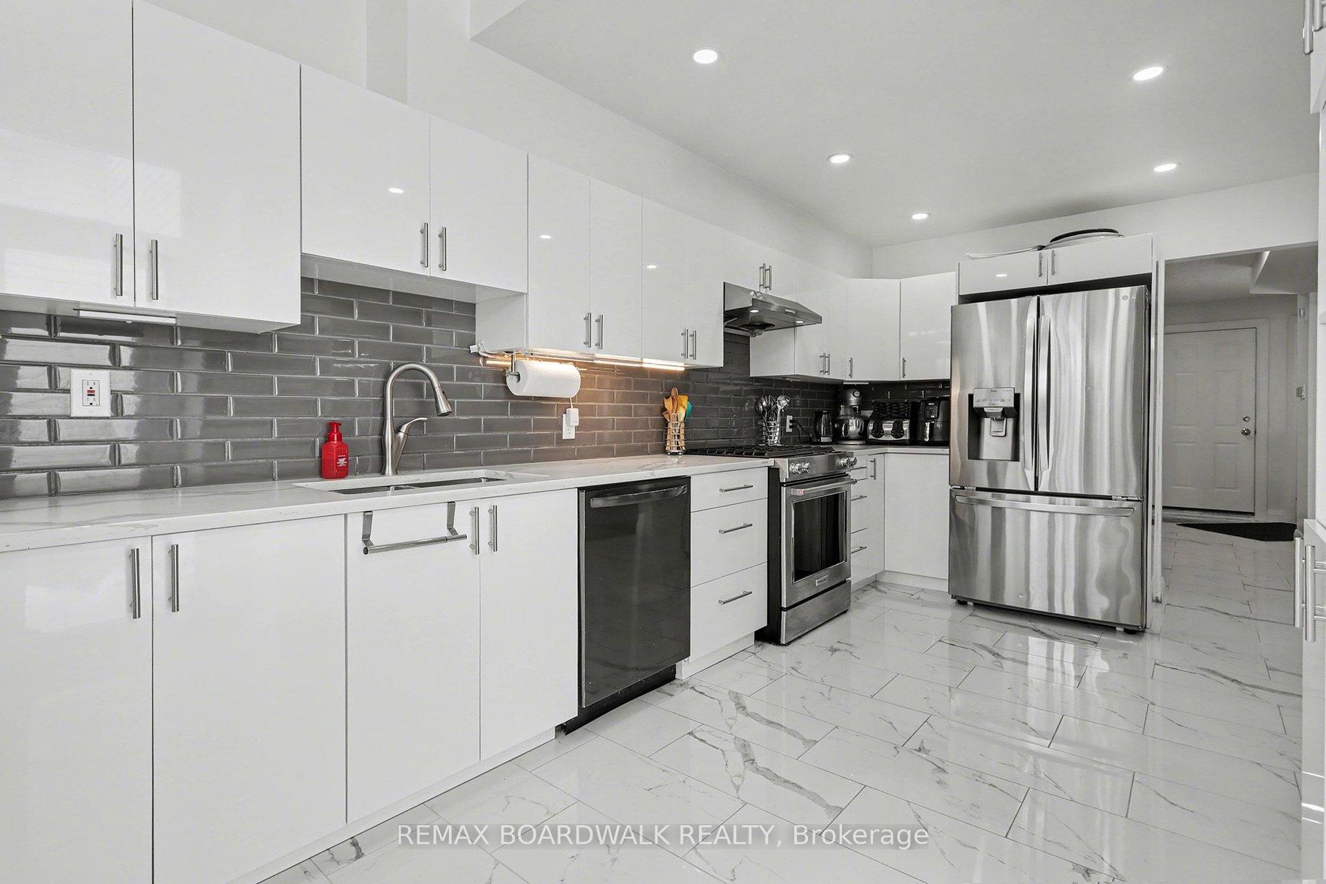 Photo 10 of 1827 Hialeah Drive, Ottawa, Fallingbrook/Gardenway South — HOMEH