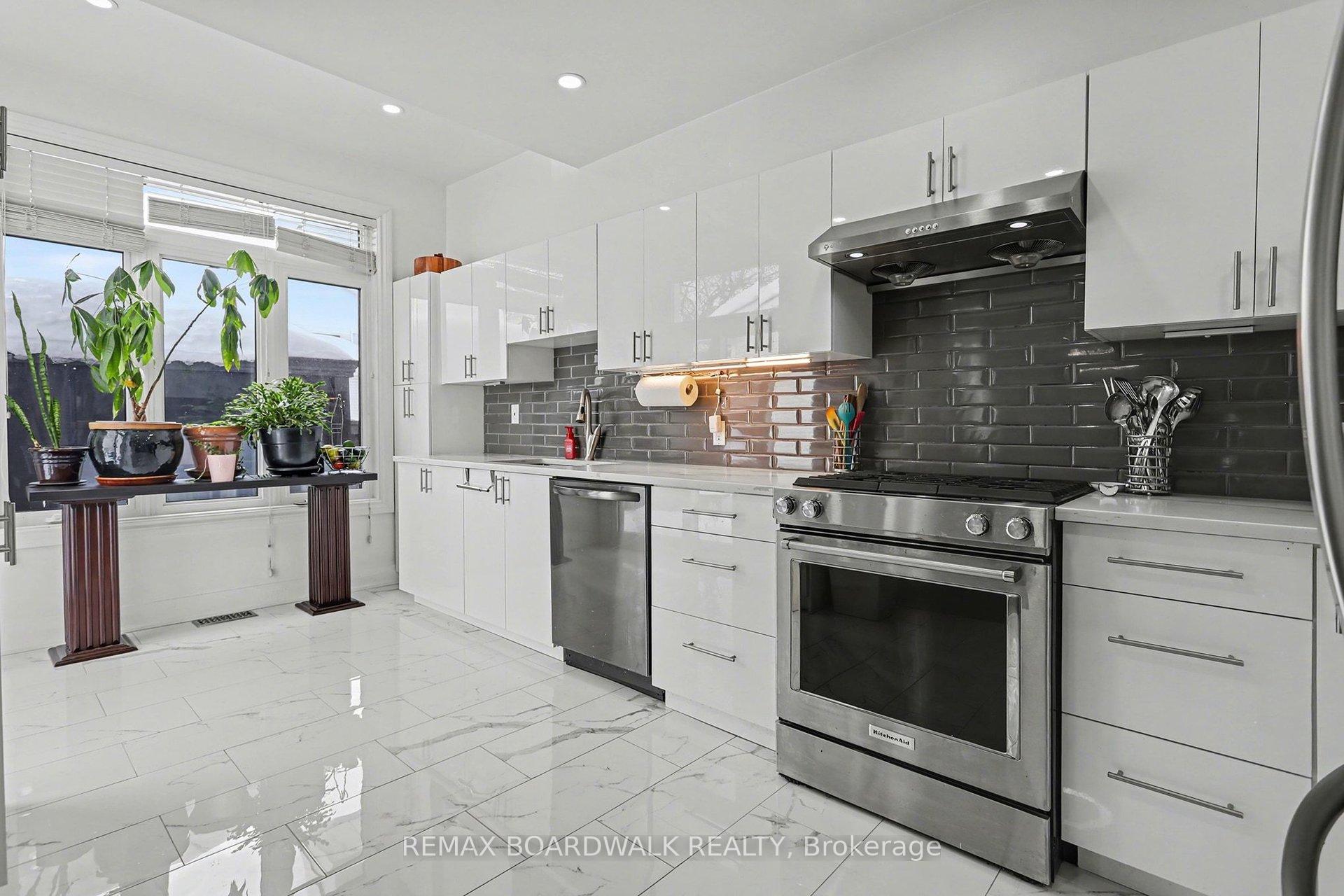Photo 8 of 1827 Hialeah Drive, Ottawa, Fallingbrook/Gardenway South — HOMEH