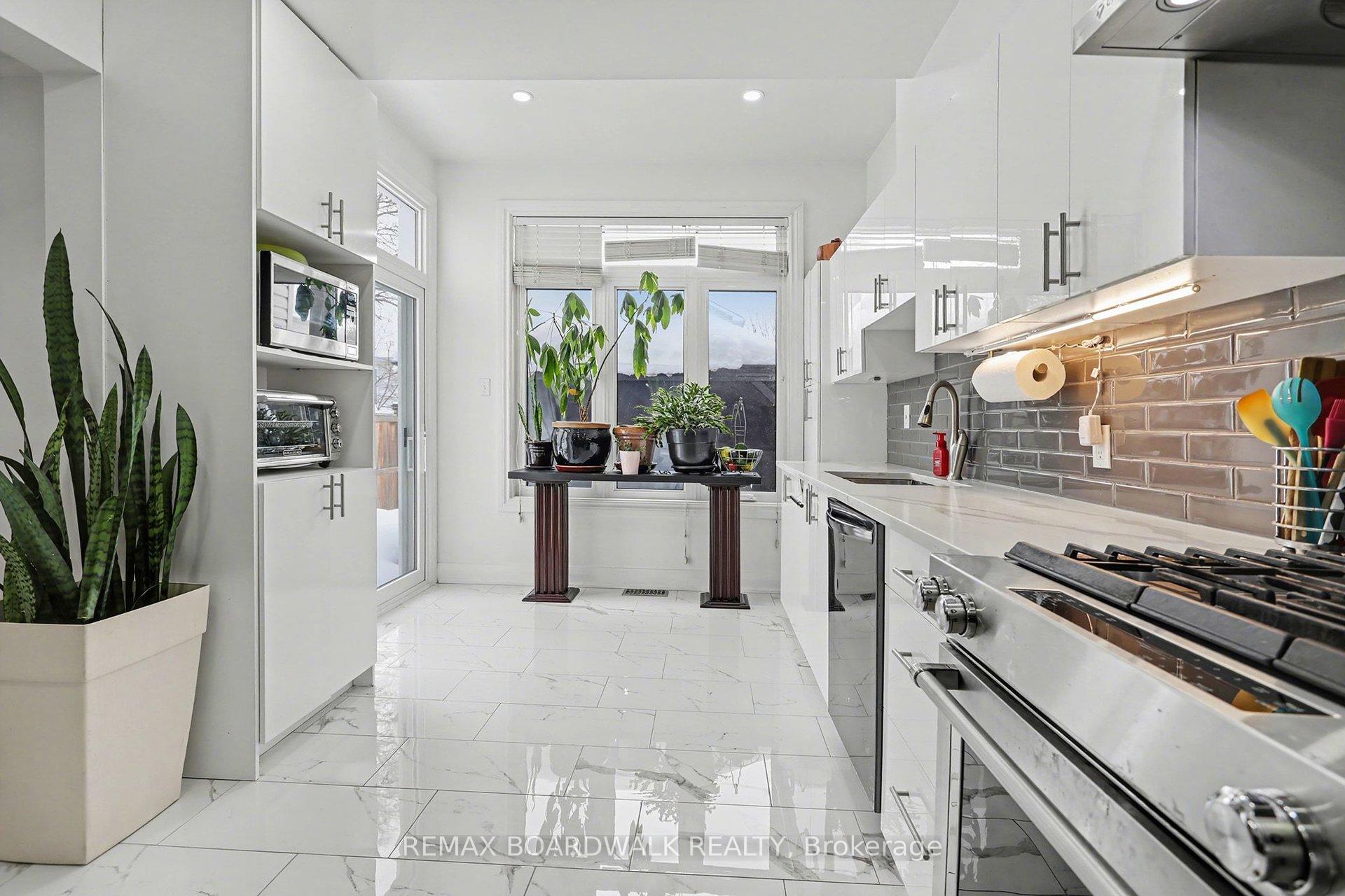 Photo 9 of 1827 Hialeah Drive, Ottawa, Fallingbrook/Gardenway South — HOMEH