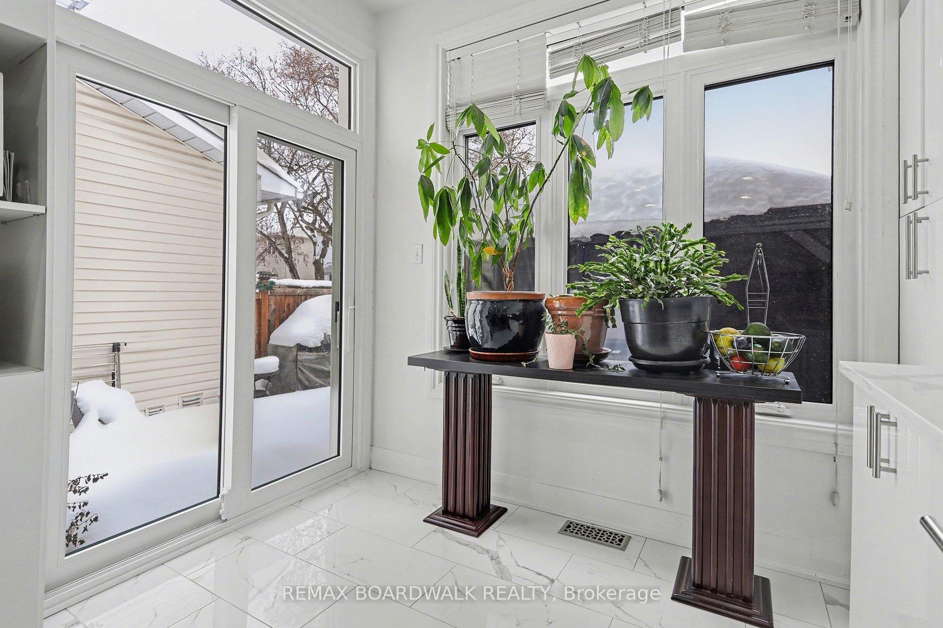 Photo 11 of 1827 Hialeah Drive, Ottawa, Fallingbrook/Gardenway South — HOMEH