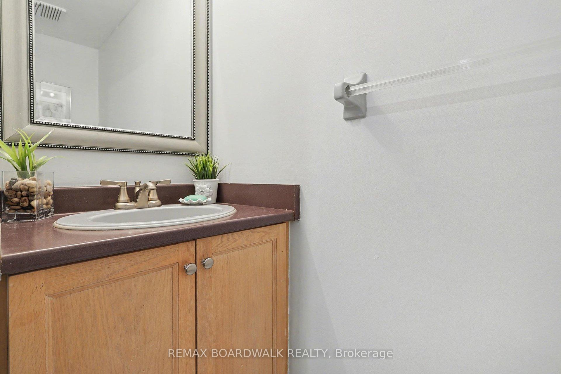 Photo 21 of 1827 Hialeah Drive, Ottawa, Fallingbrook/Gardenway South — HOMEH