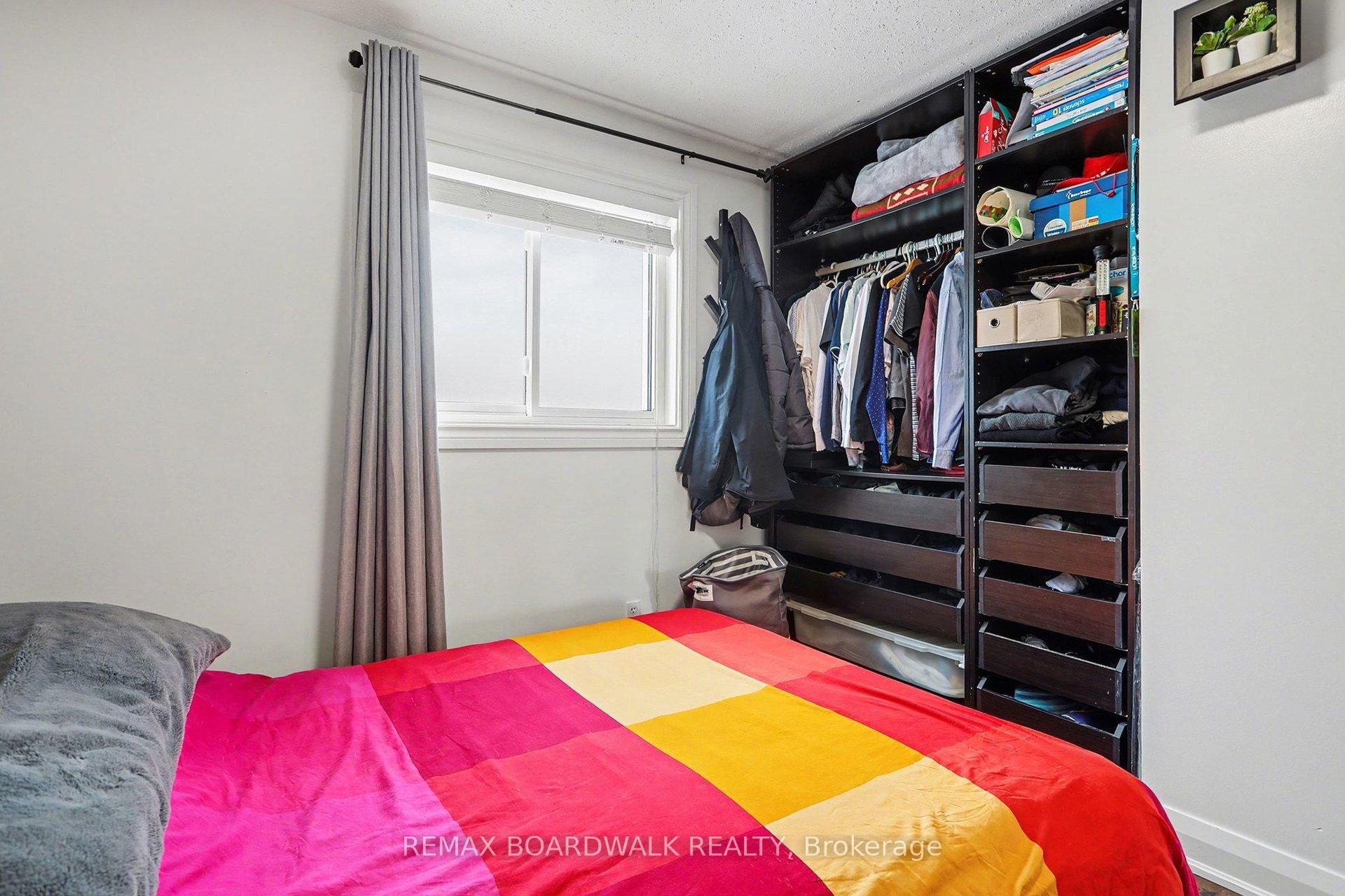 Photo 33 of 1827 Hialeah Drive, Ottawa, Fallingbrook/Gardenway South — HOMEH