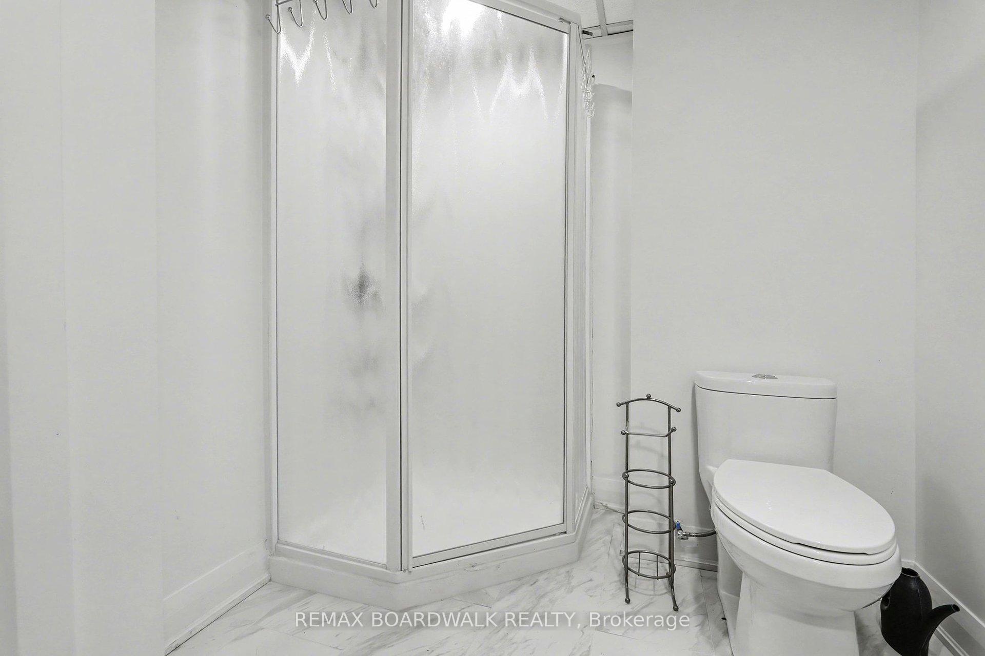Photo 16 of 1827 Hialeah Drive, Ottawa, Fallingbrook/Gardenway South — HOMEH