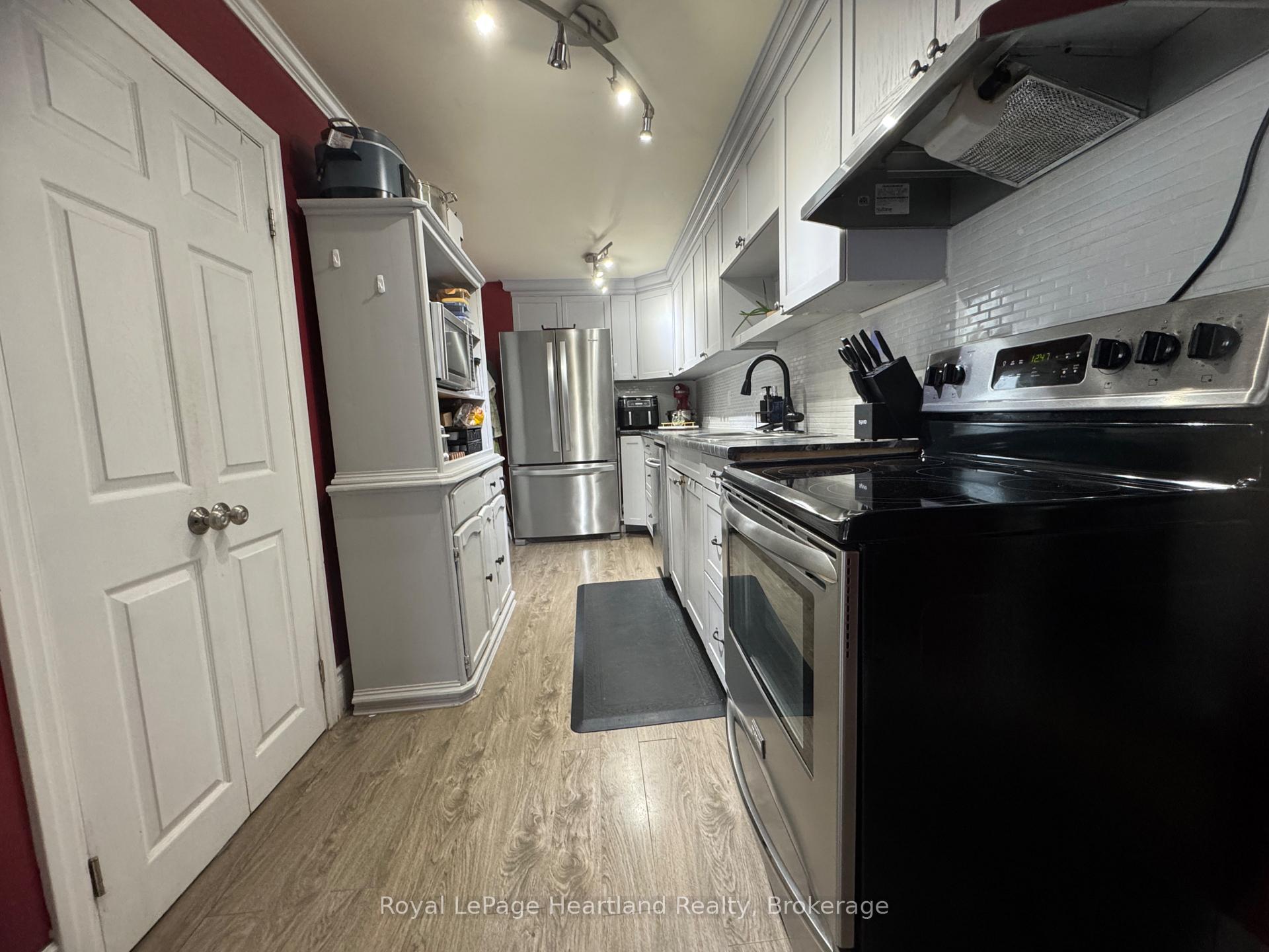 Photo 3 of 350 Lowe Street, Minto — HOMEH