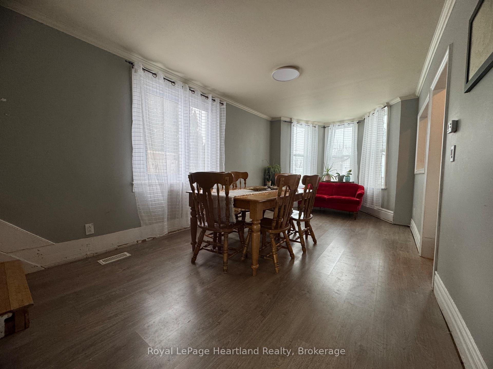 Photo 5 of 350 Lowe Street, Minto — HOMEH