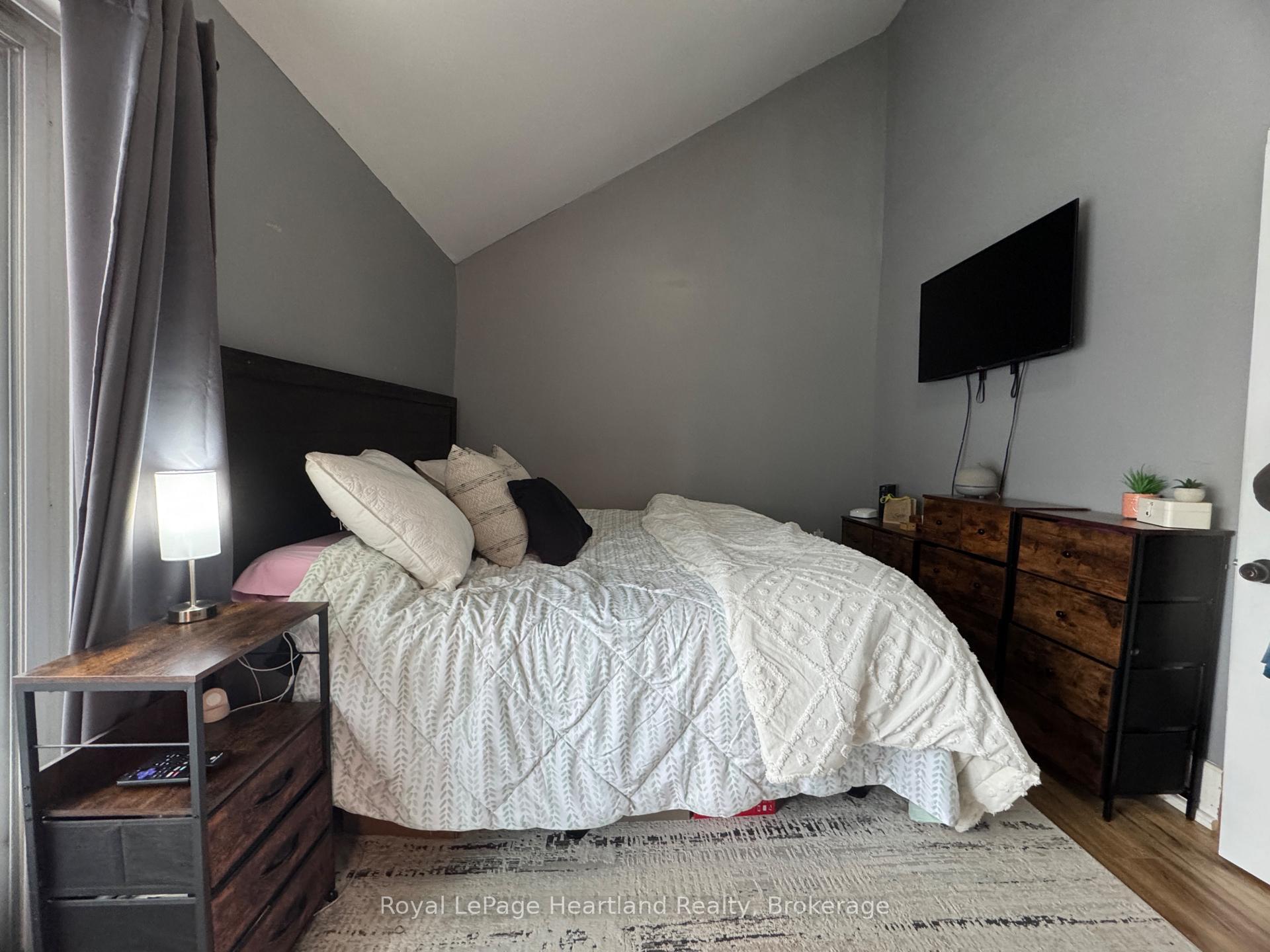 Photo 16 of 350 Lowe Street, Minto — HOMEH