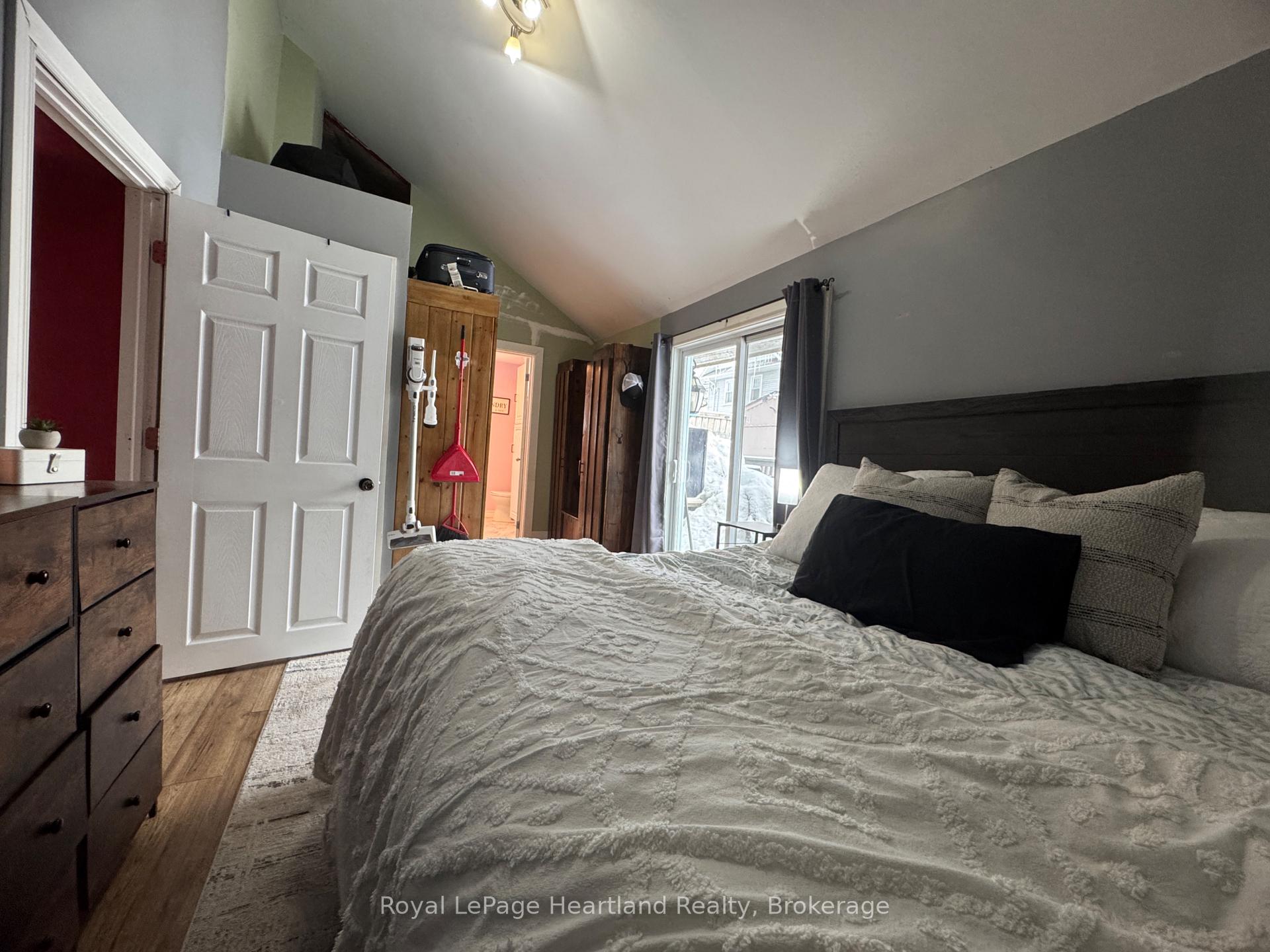Photo 17 of 350 Lowe Street, Minto — HOMEH