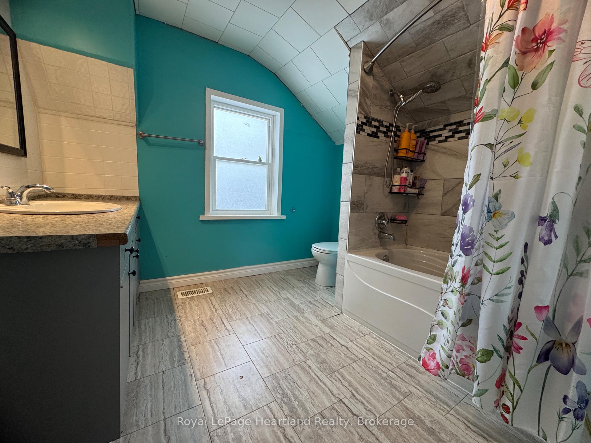 Photo 11 of 350 Lowe Street, Minto — HOMEH