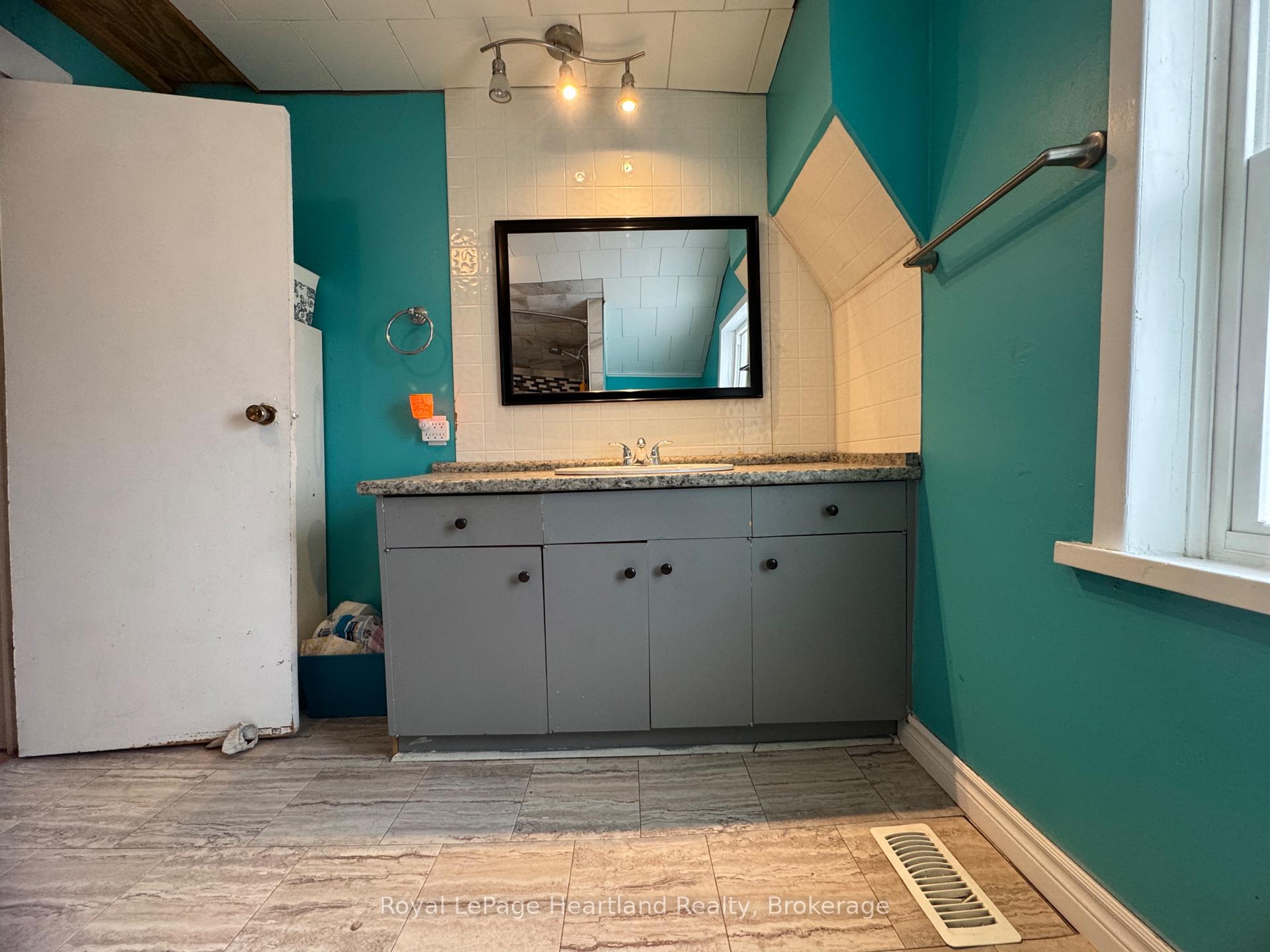 Photo 18 of 350 Lowe Street, Minto — HOMEH