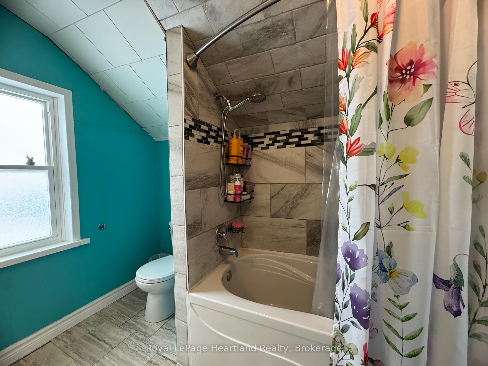 Photo 9 of 350 Lowe Street, Minto — HOMEH