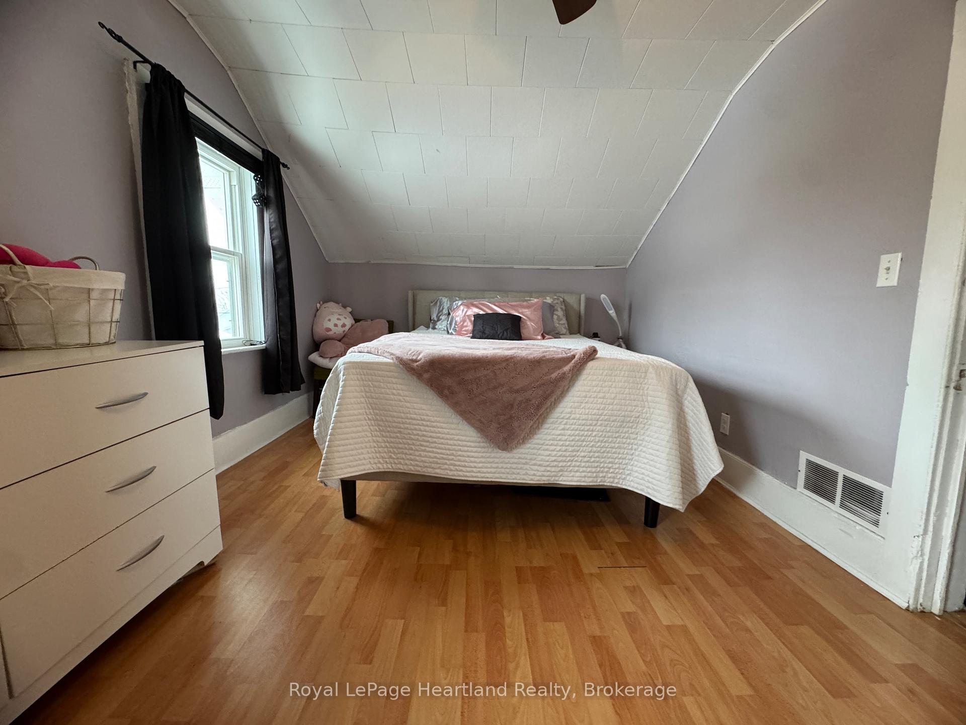 Photo 2 of 350 Lowe Street, Minto — HOMEH