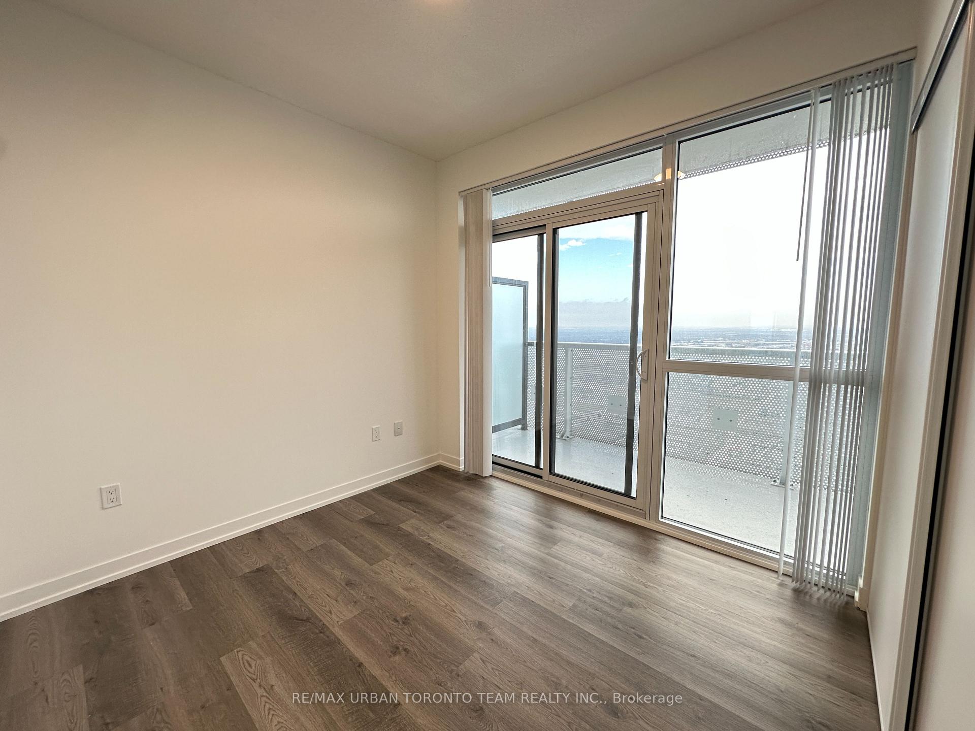 Photo 5 of Unit 5106, 8 Interchange Way, Vaughan, Vaughan Corporate Centre — HOMEH