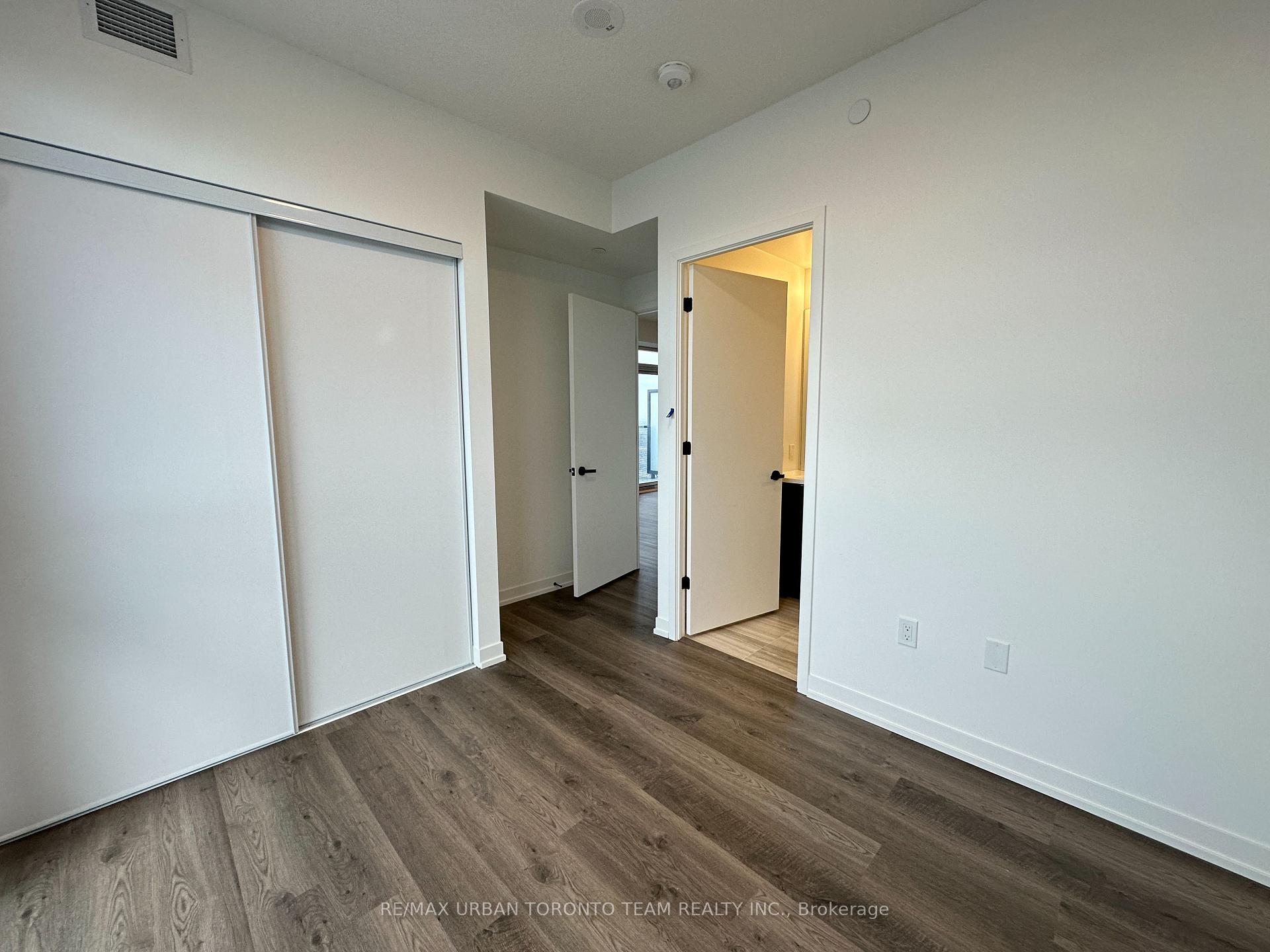 Photo 12 of Unit 5106, 8 Interchange Way, Vaughan, Vaughan Corporate Centre — HOMEH