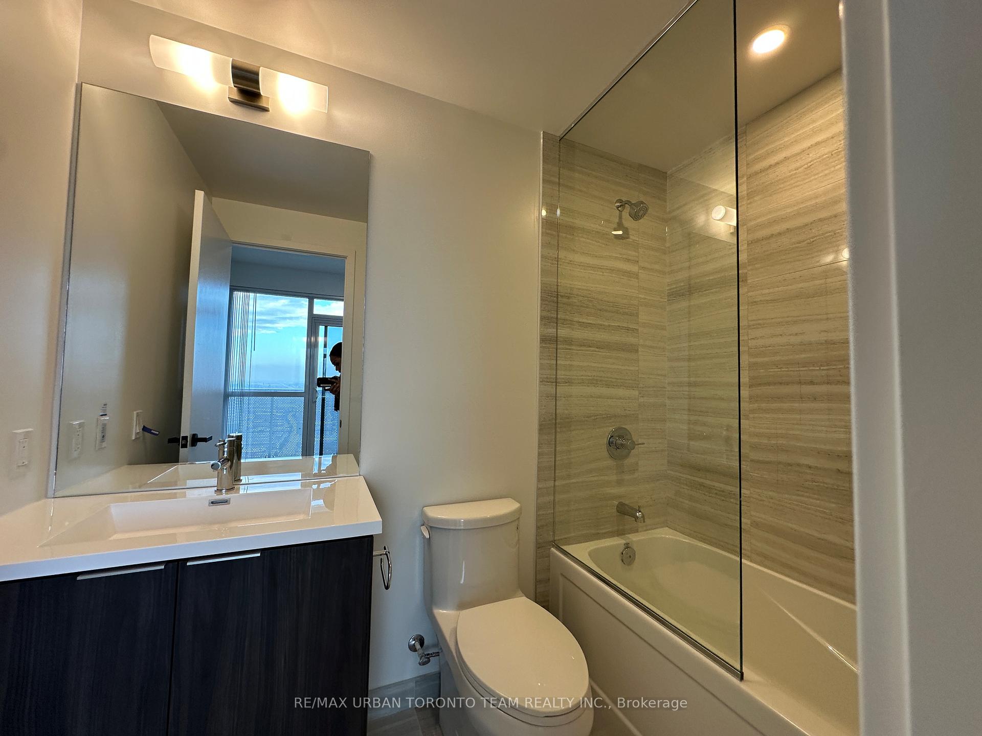 Photo 13 of Unit 5106, 8 Interchange Way, Vaughan, Vaughan Corporate Centre — HOMEH