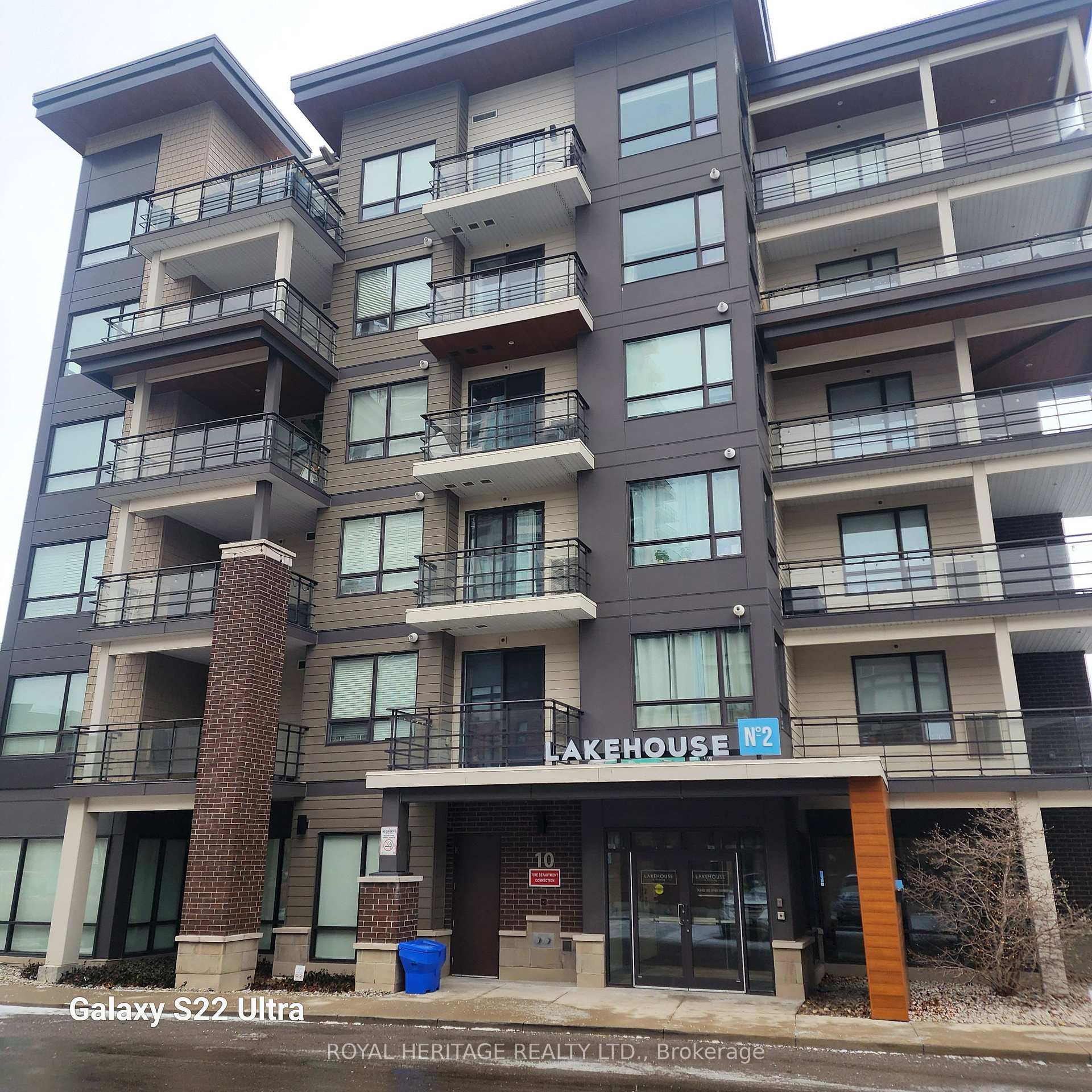 Front of Unit 513, 10 Esplanade Lane