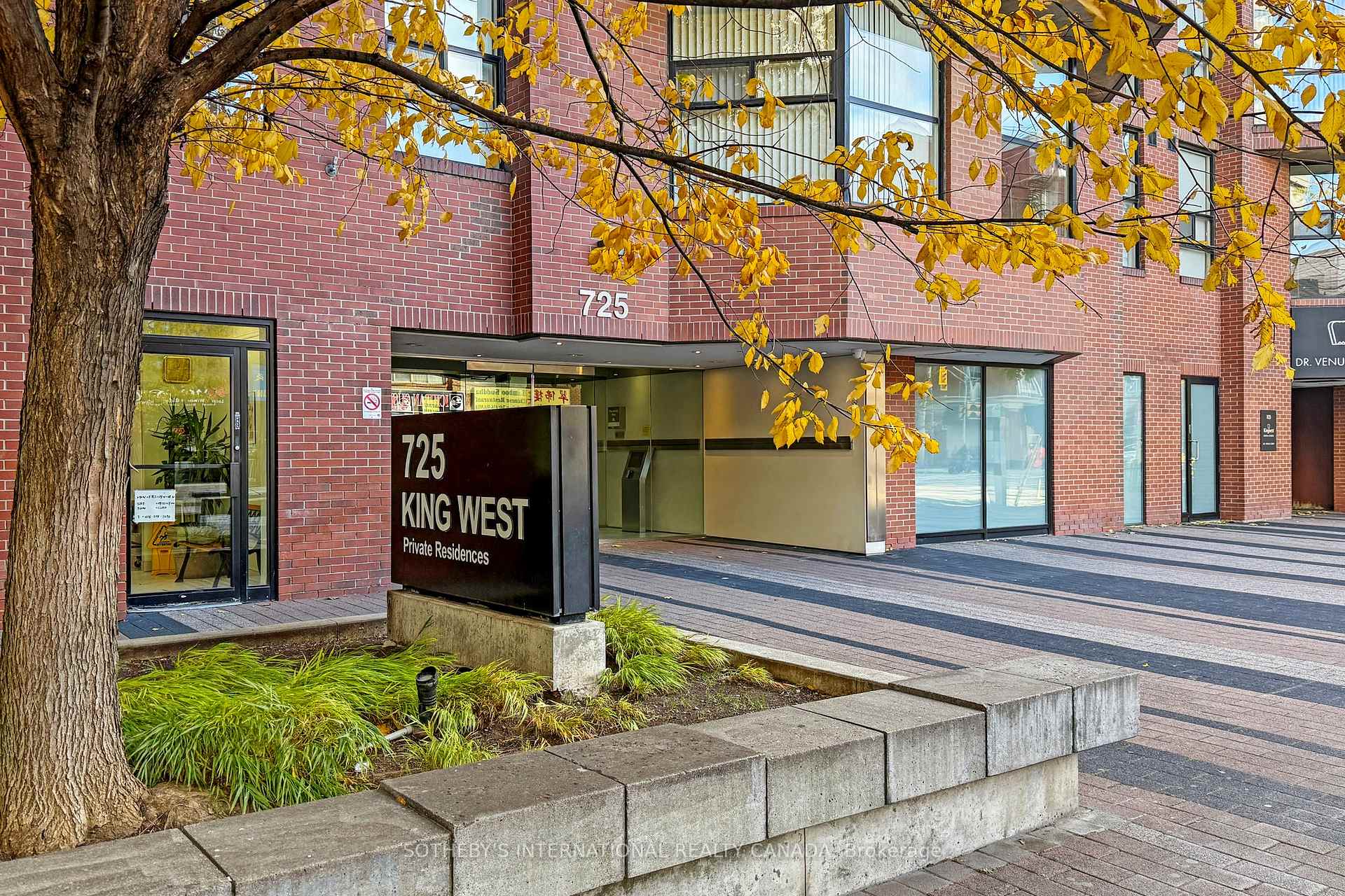 Front of Unit 709, 725 King Street W