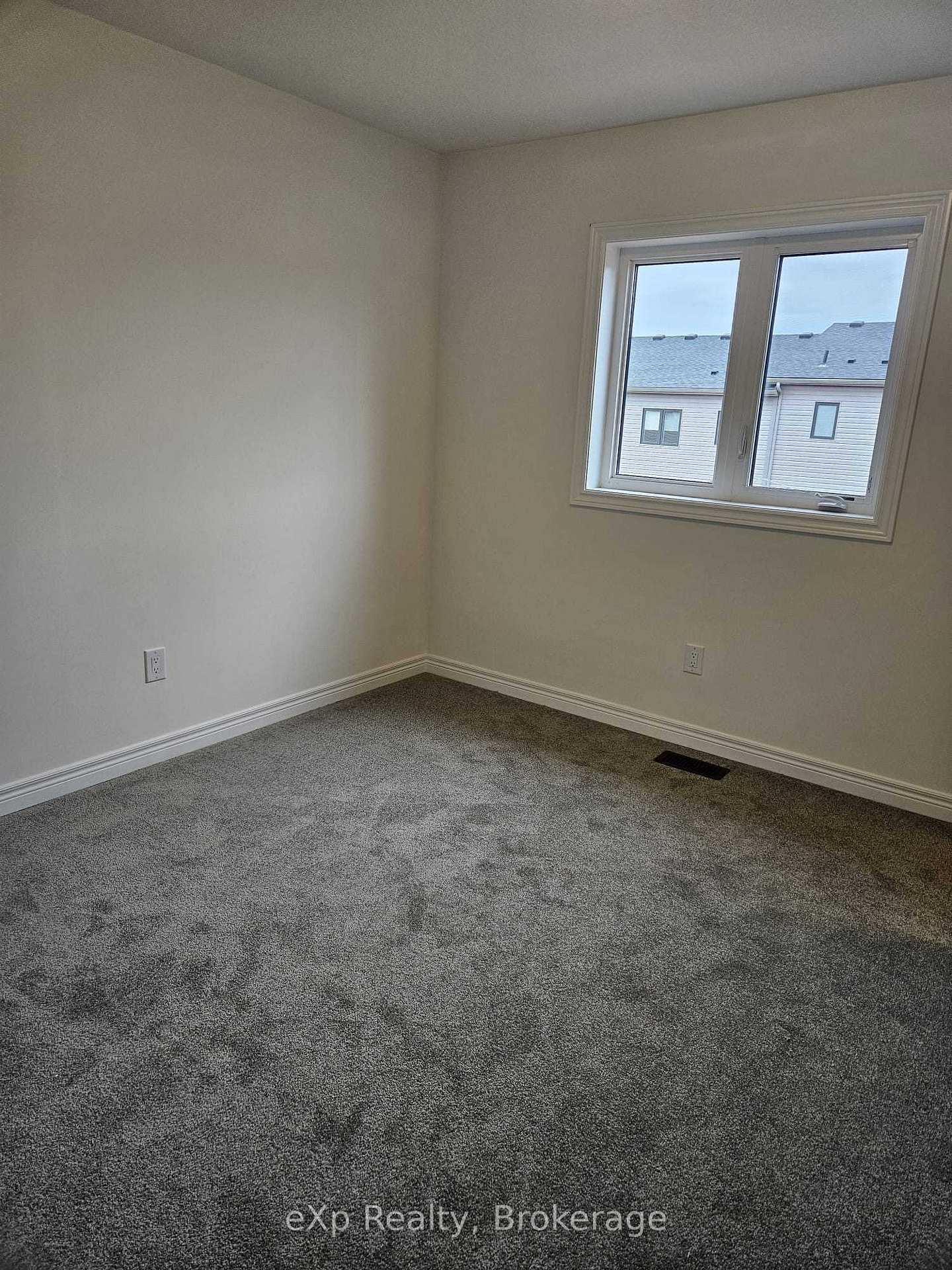 Photo 10 of 18 Reid Avenue N, Hamilton, McQuesten — HOMEH