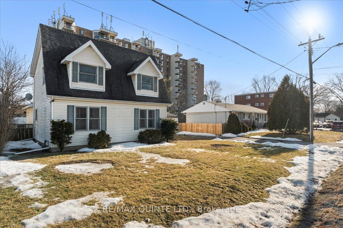 Photo 2 of 5 Karl Street, Belleville, Belleville Ward — HOMEH