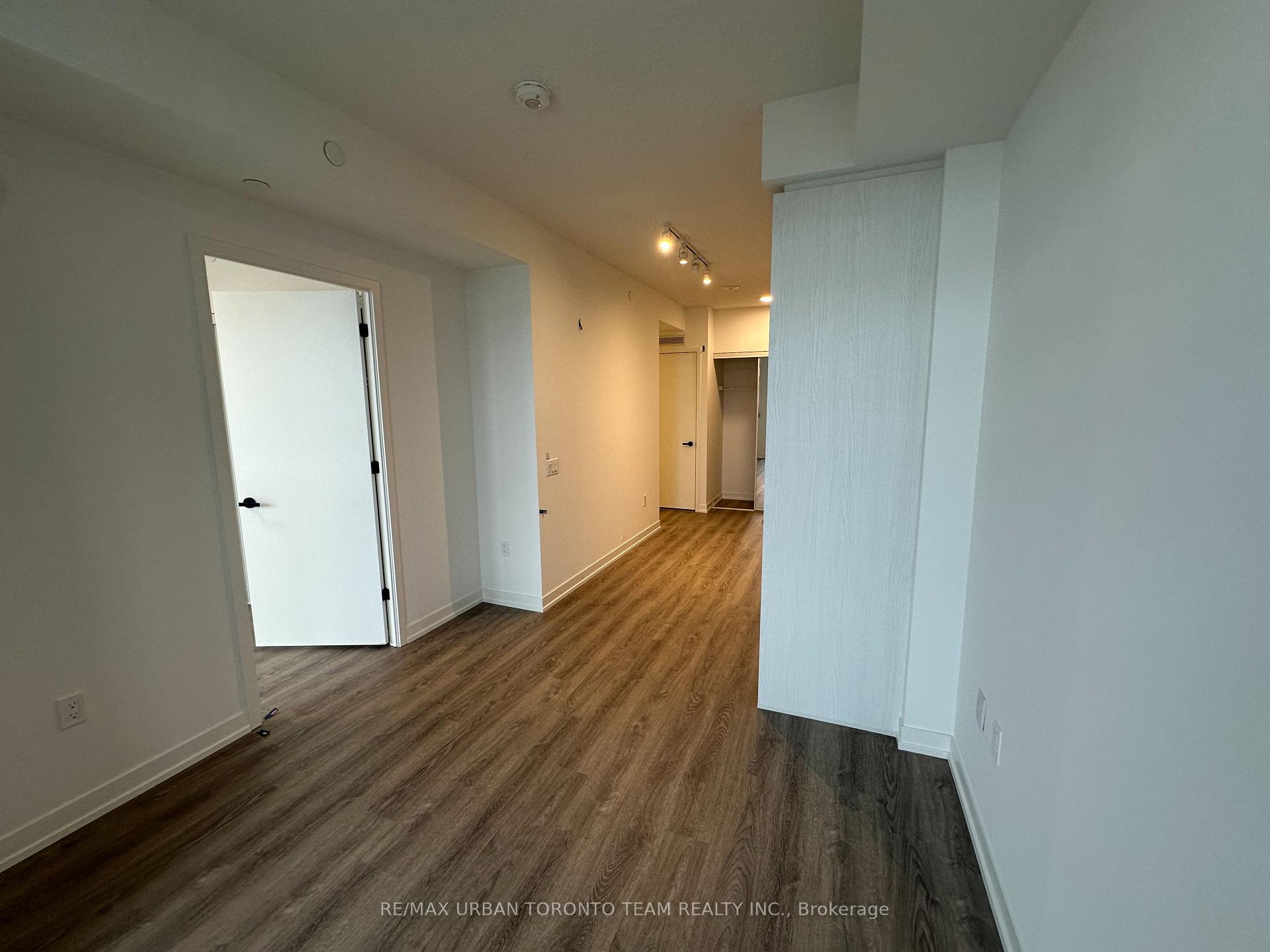 Photo 4 of Unit 5107, 8 Interchange Way, Vaughan, Vaughan Corporate Centre — HOMEH