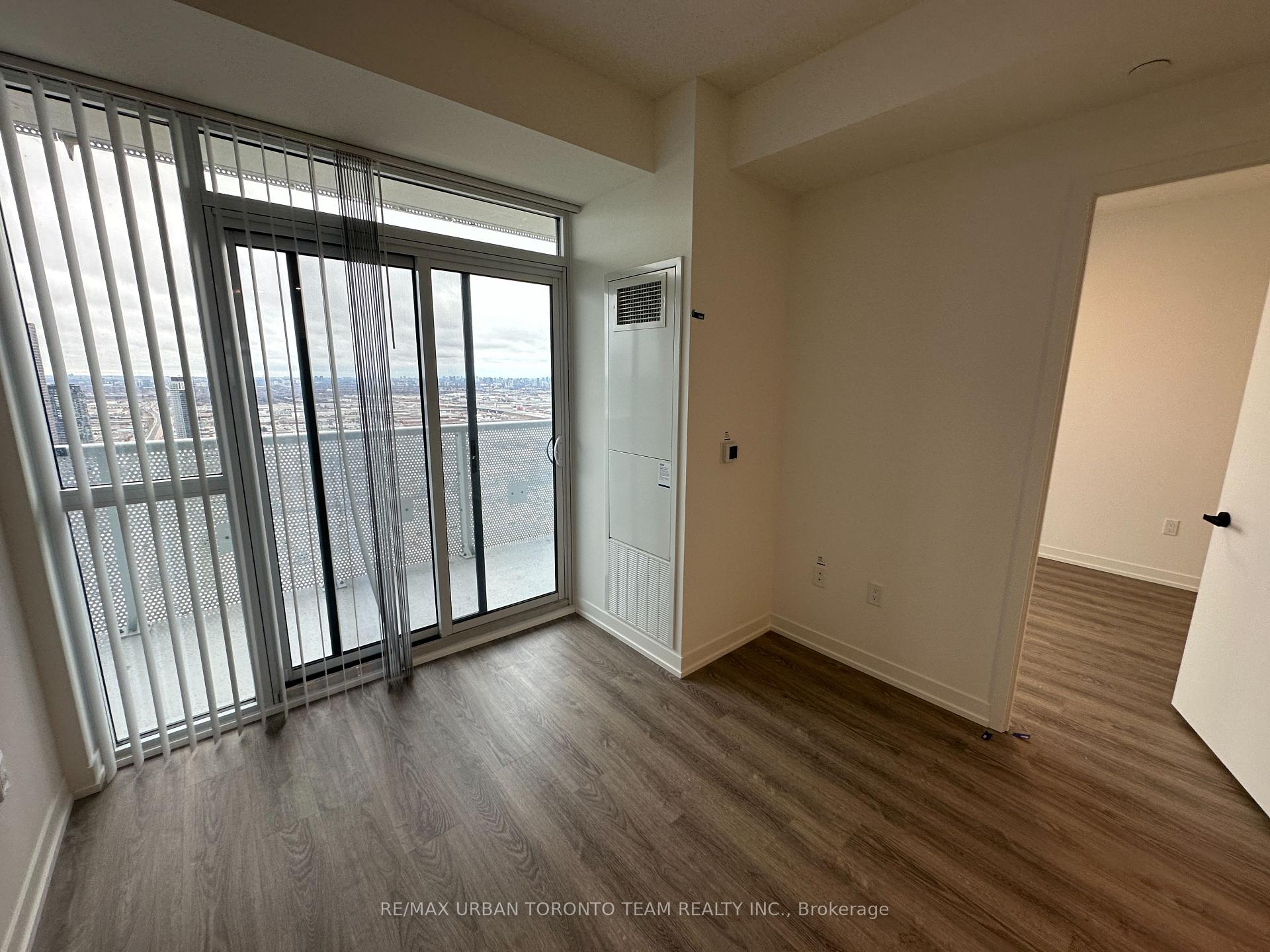Photo 13 of Unit 5107, 8 Interchange Way, Vaughan, Vaughan Corporate Centre — HOMEH