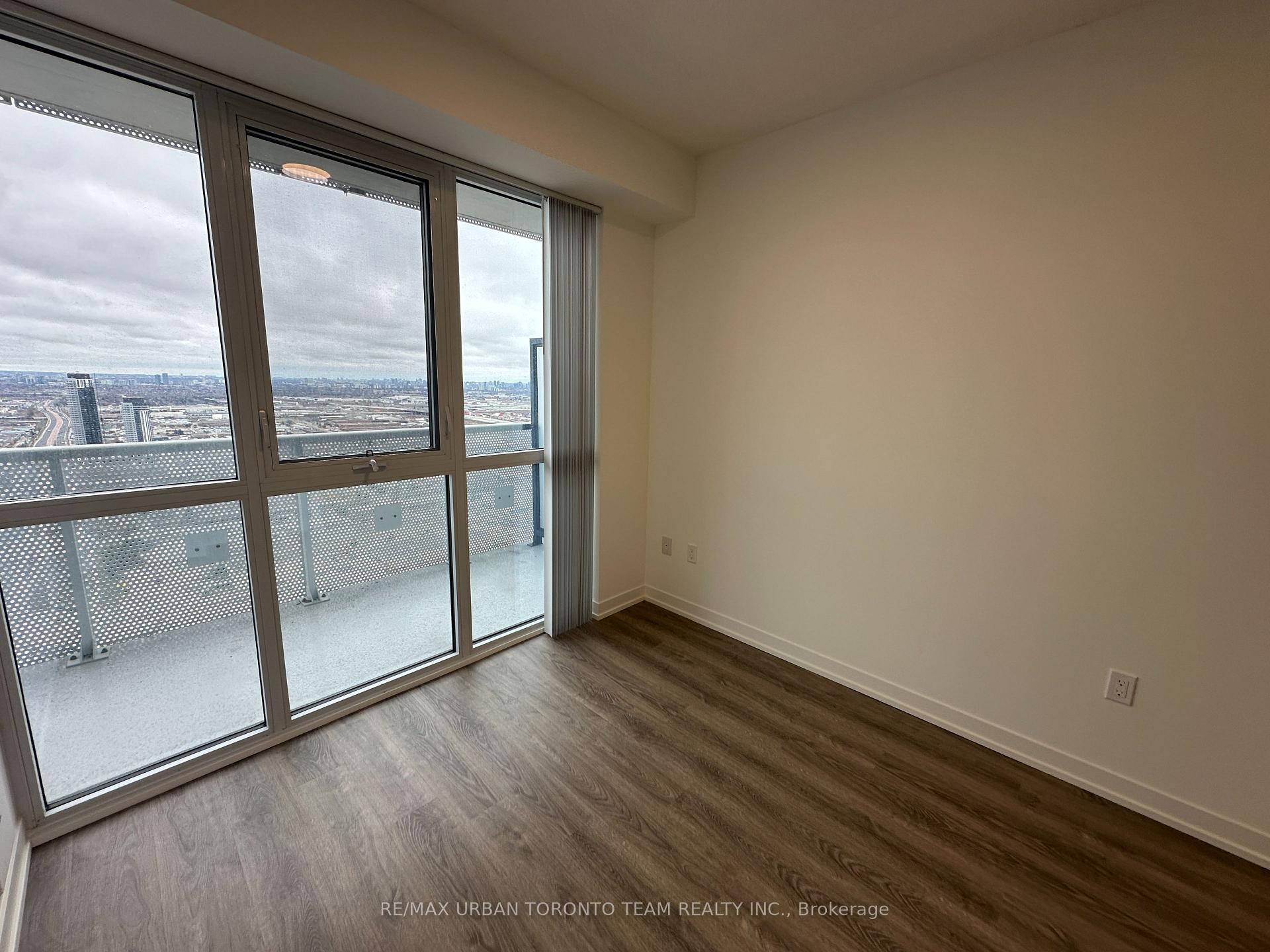 Photo 6 of Unit 5107, 8 Interchange Way, Vaughan, Vaughan Corporate Centre — HOMEH