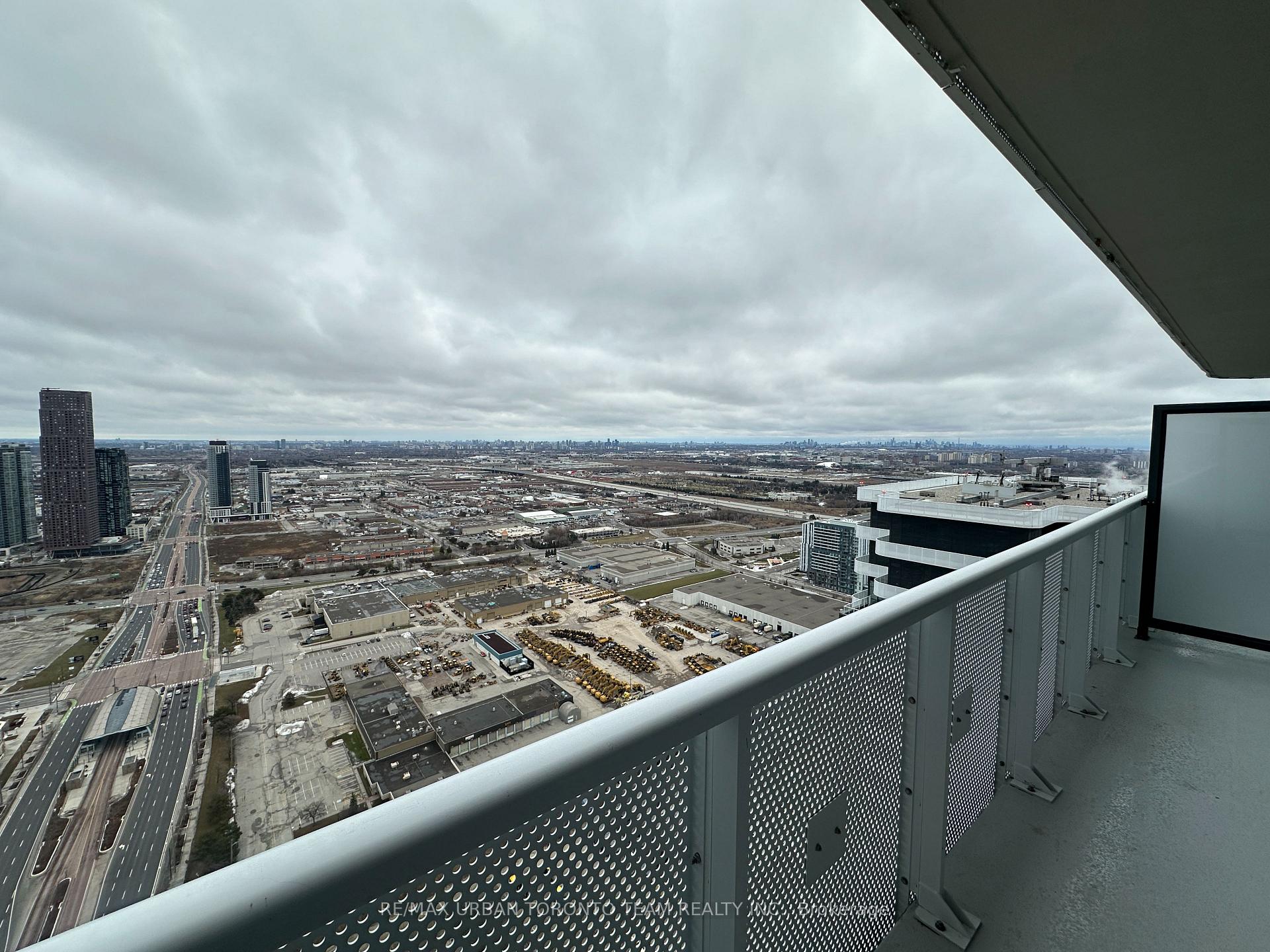 Photo 10 of Unit 5107, 8 Interchange Way, Vaughan, Vaughan Corporate Centre — HOMEH