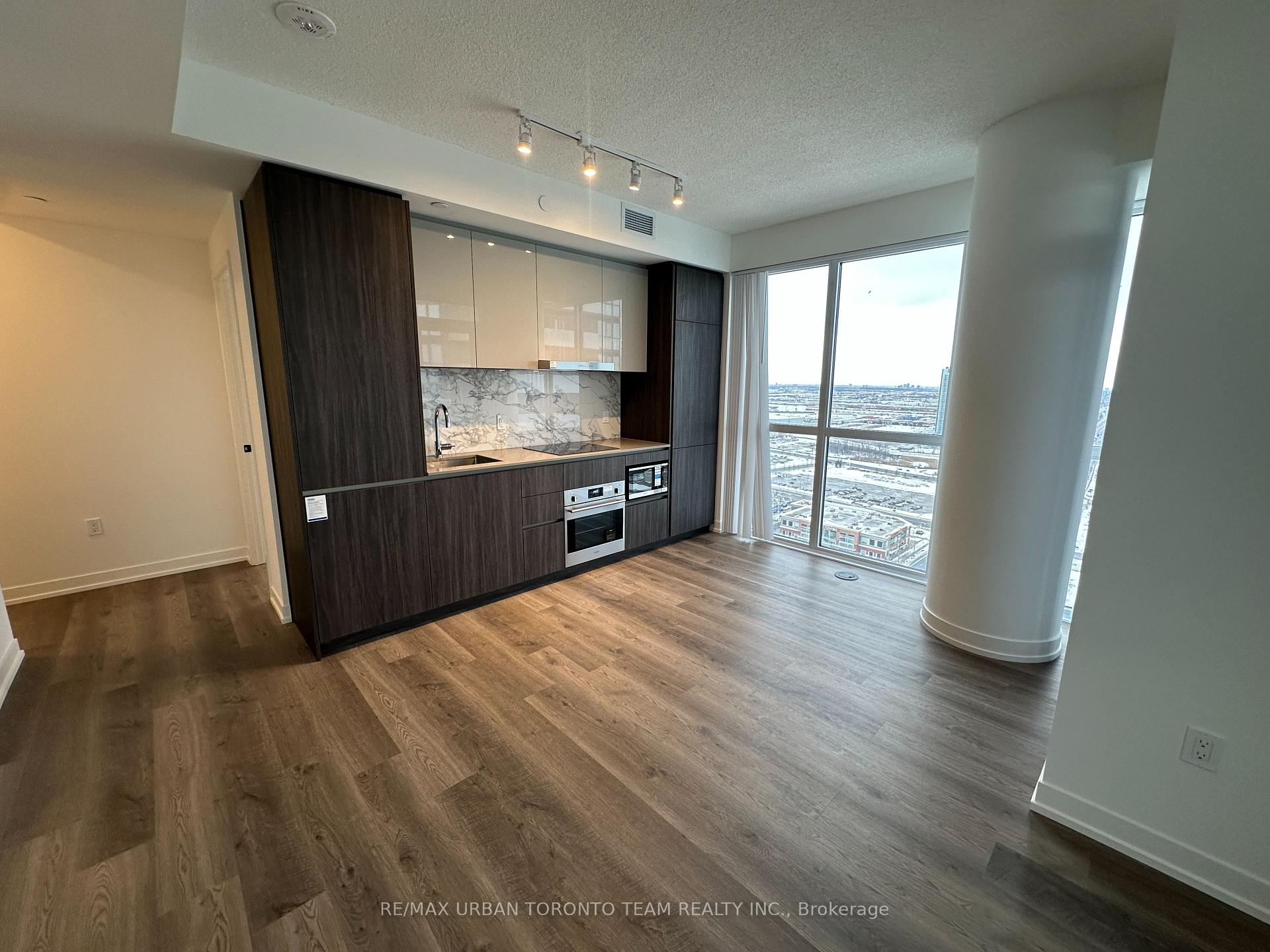 Photo 1 of Unit 3809, 8 Interchange Way, Vaughan, Vaughan Corporate Centre — HOMEH