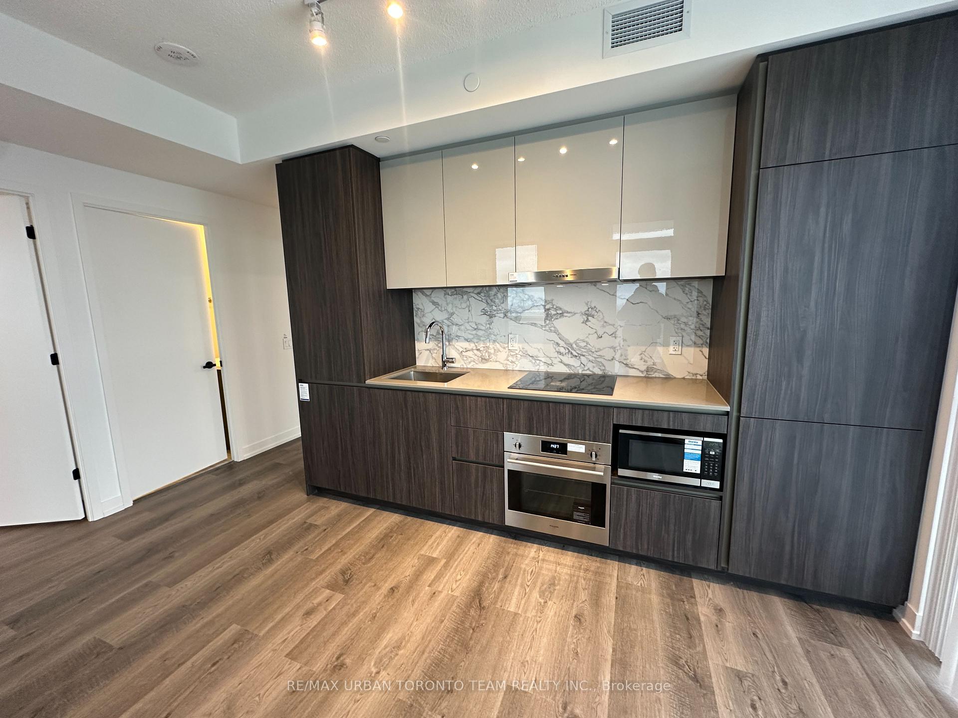 Photo 2 of Unit 3809, 8 Interchange Way, Vaughan, Vaughan Corporate Centre — HOMEH
