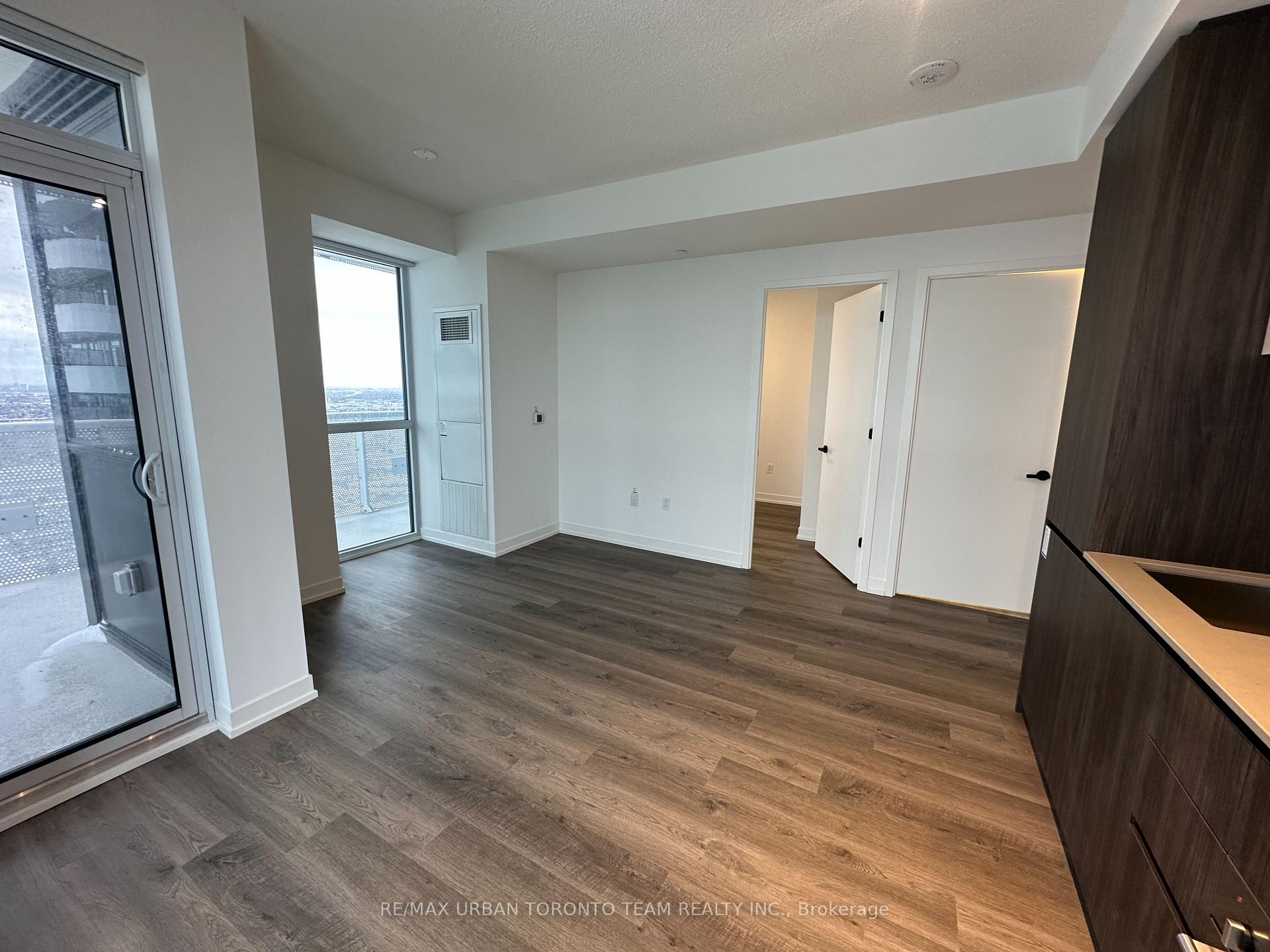 Photo 12 of Unit 3809, 8 Interchange Way, Vaughan, Vaughan Corporate Centre — HOMEH
