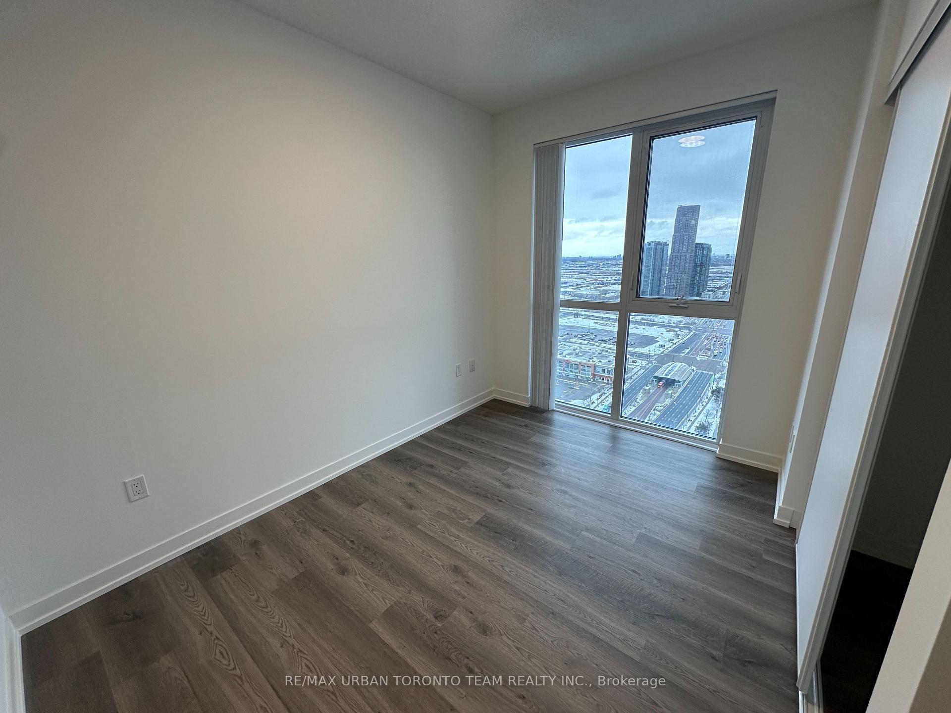 Photo 3 of Unit 3809, 8 Interchange Way, Vaughan, Vaughan Corporate Centre — HOMEH