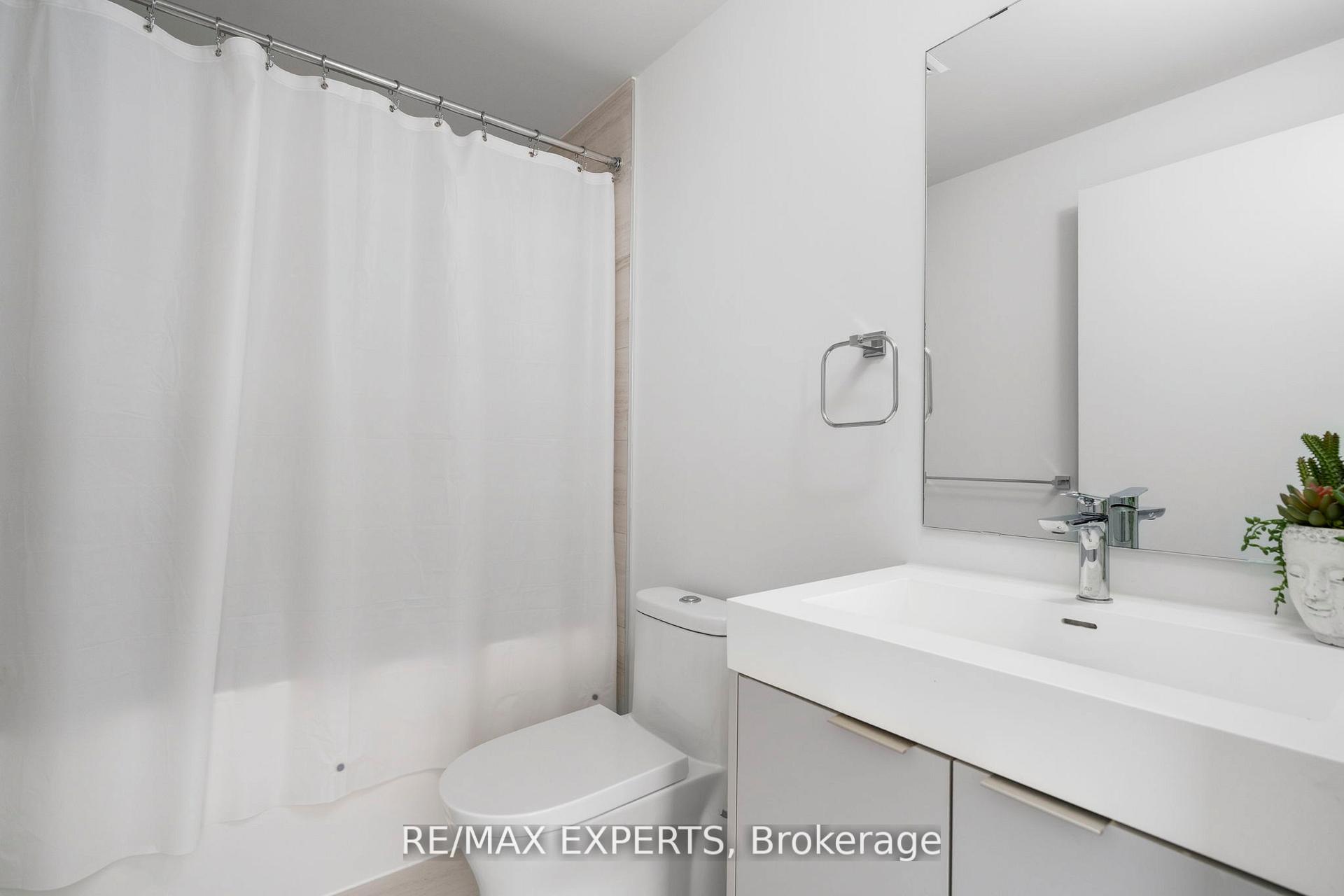 Photo 3 of Unit 1010, 2920 Highway 7 Road W, Vaughan, Concord — HOMEH