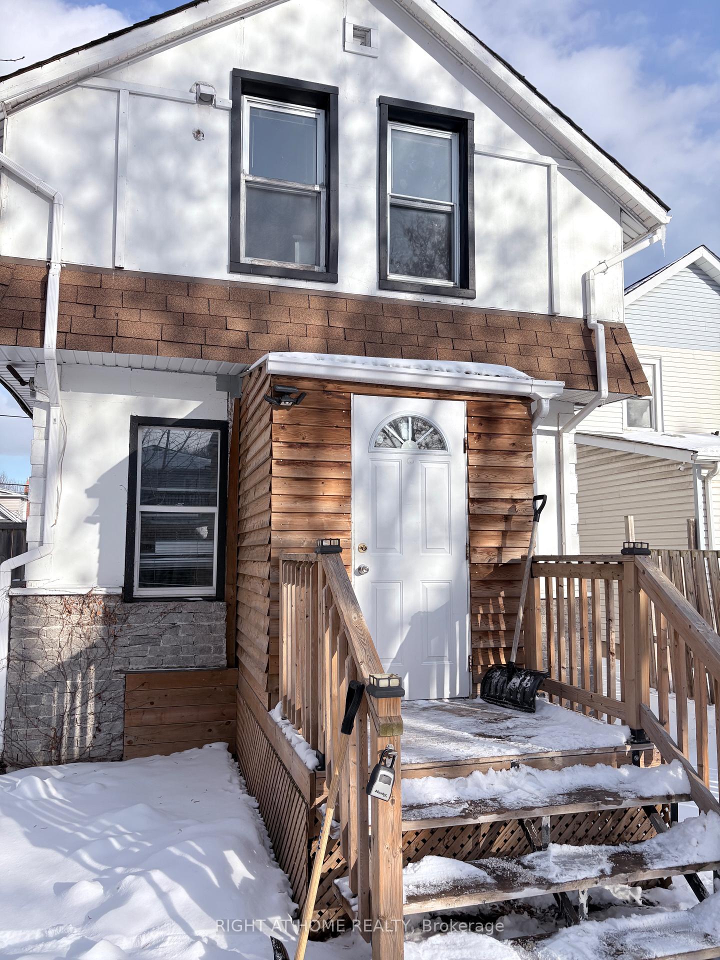 Front of Unit Main Level, 94 Park Road S
