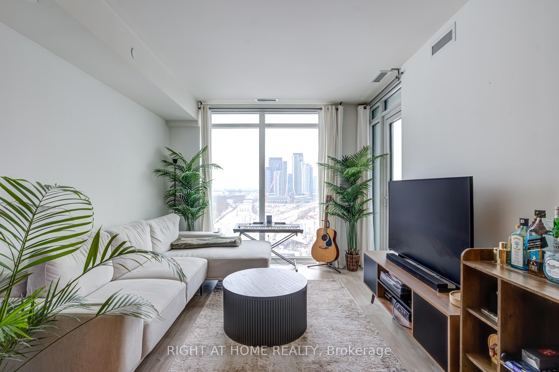 Photo 4 of Unit 1205W, 27 Bathurst Street, Toronto, Waterfront Communities — HOMEH