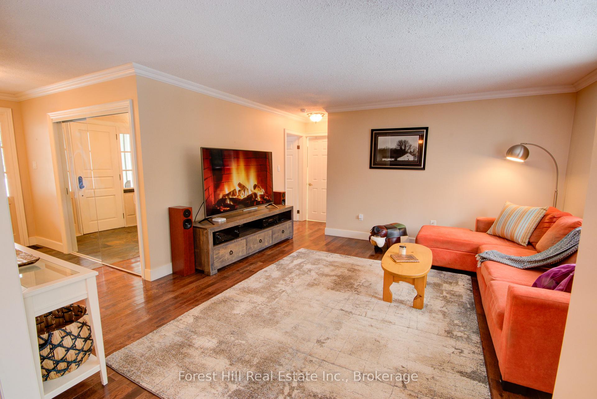 Photo 3 of 33 Meadow Heights Drive, Bracebridge, Monck (Bracebridge) — HOMEH