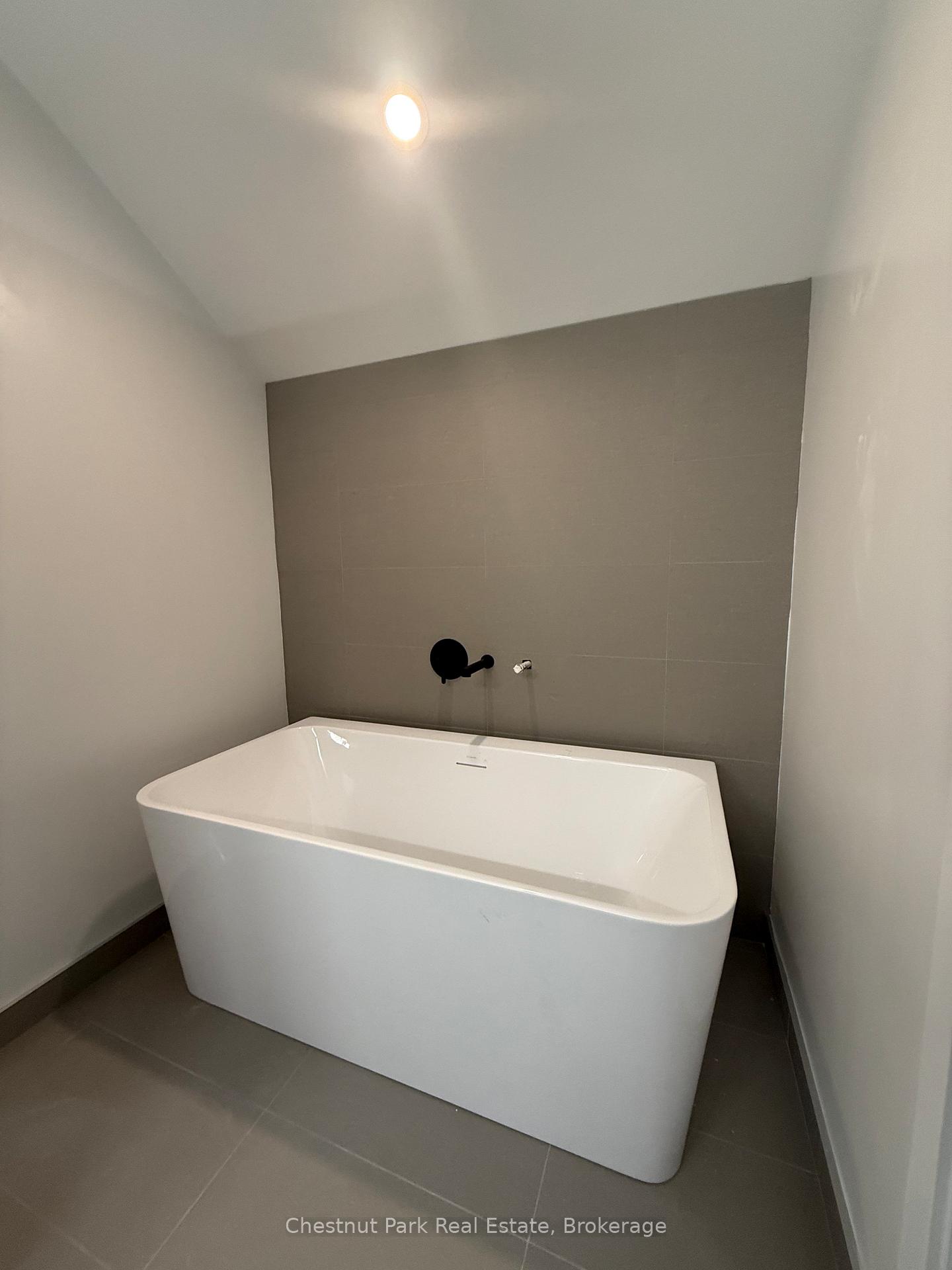 Photo 2 of Unit 623, 31 Huron Street, Collingwood — HOMEH