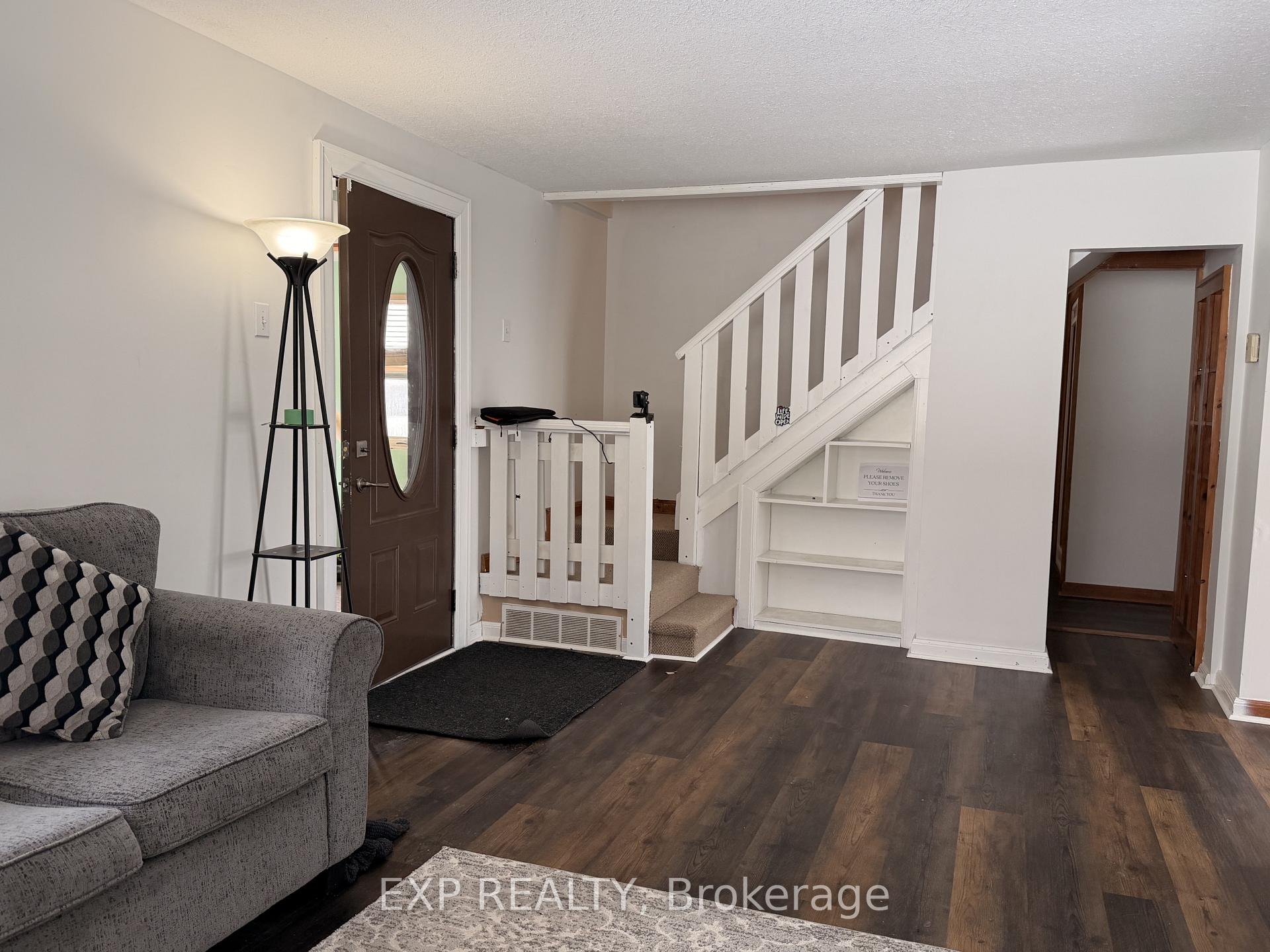 Photo 3 of 78 Yonge Street N, Springwater, Elmvale — HOMEH