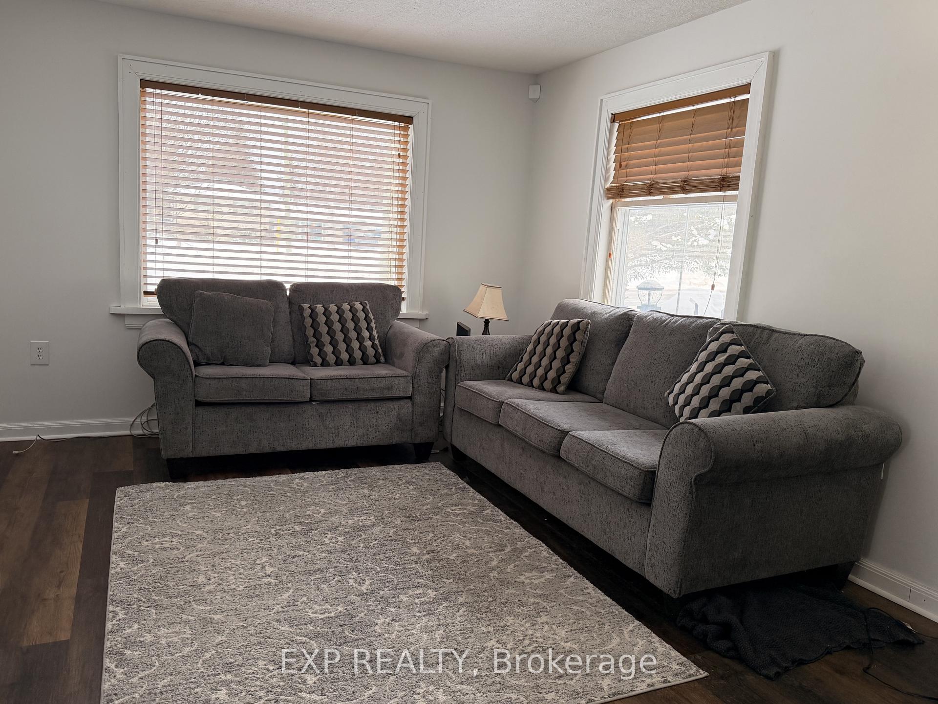 Photo 50 of 78 Yonge Street N, Springwater, Elmvale — HOMEH