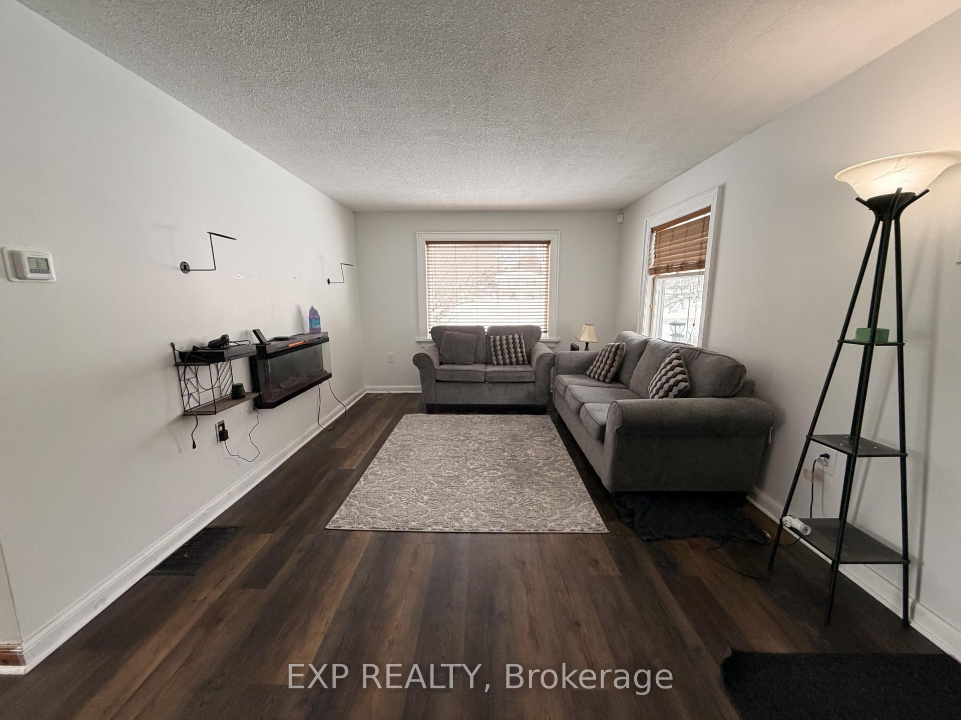 Photo 48 of 78 Yonge Street N, Springwater, Elmvale — HOMEH