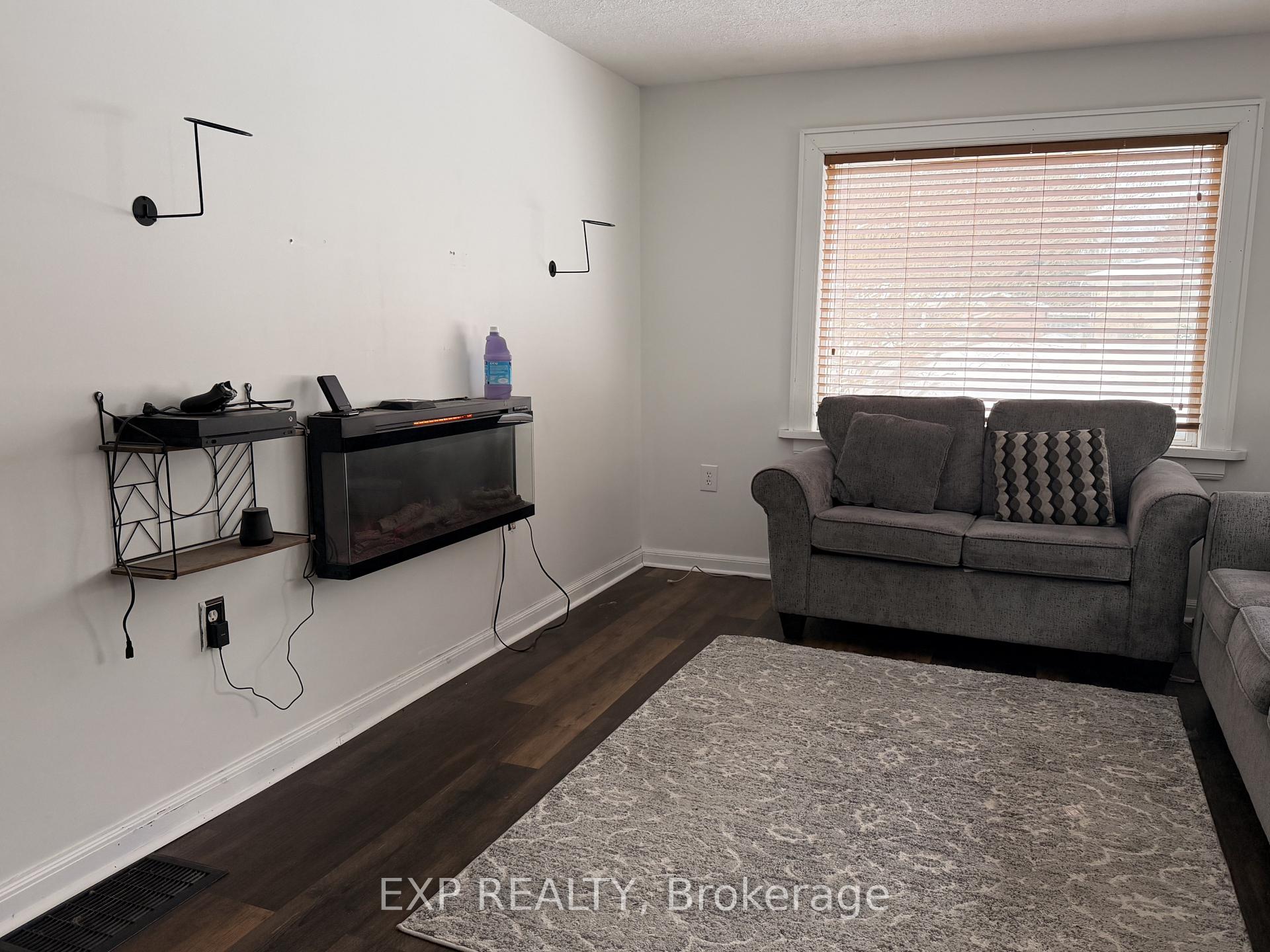 Photo 46 of 78 Yonge Street N, Springwater, Elmvale — HOMEH
