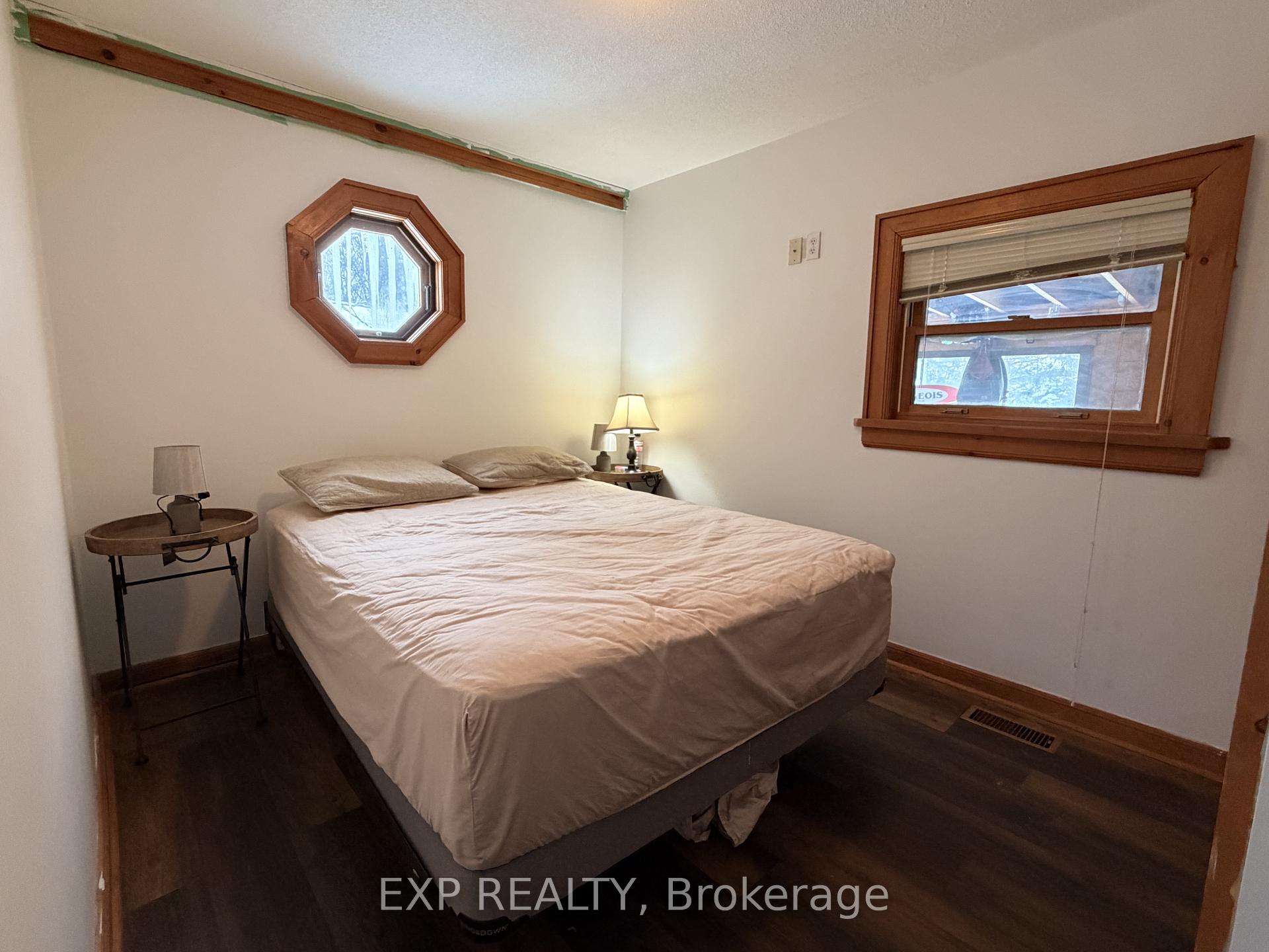 Photo 47 of 78 Yonge Street N, Springwater, Elmvale — HOMEH