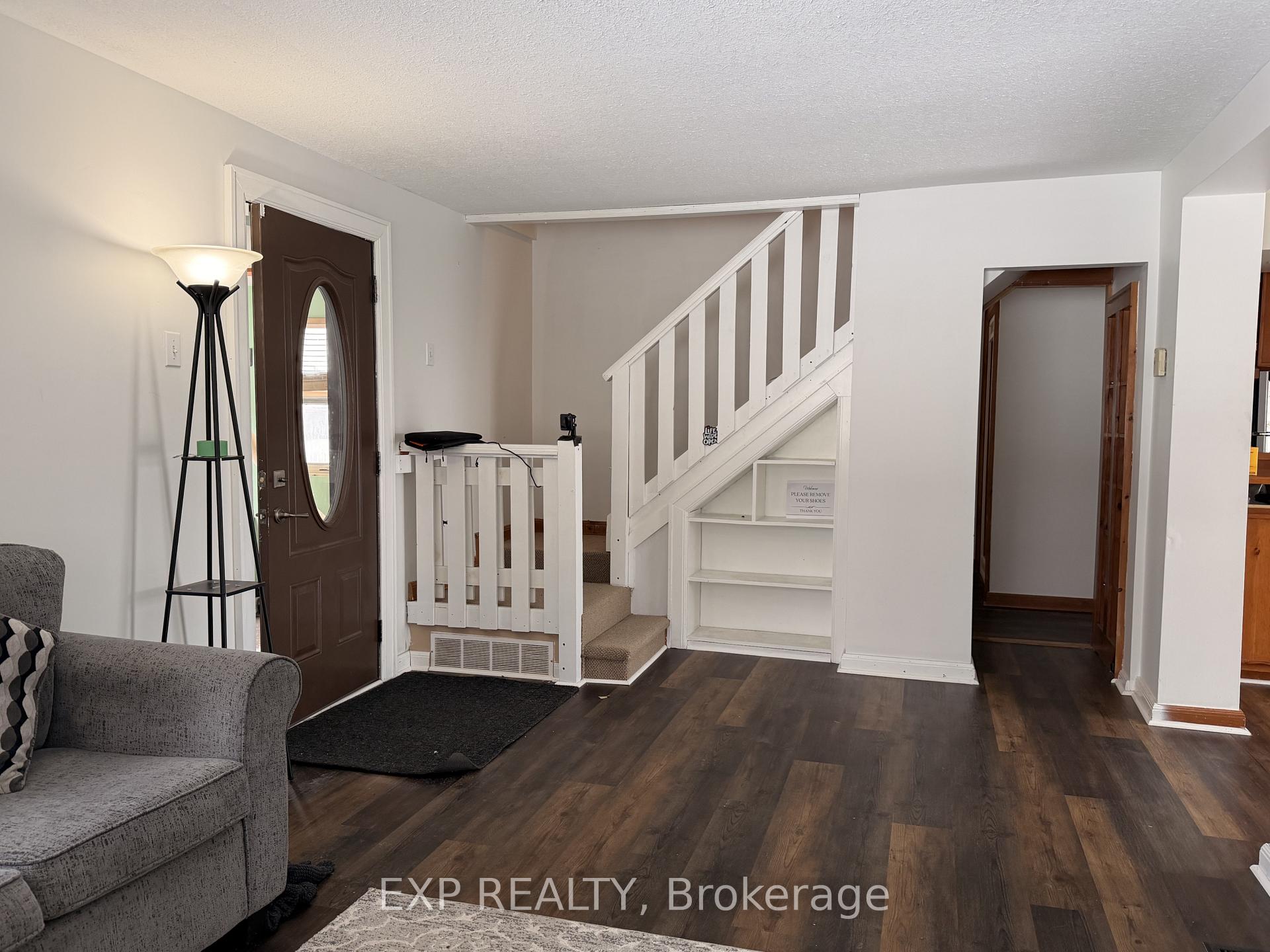 Photo 38 of 78 Yonge Street N, Springwater, Elmvale — HOMEH
