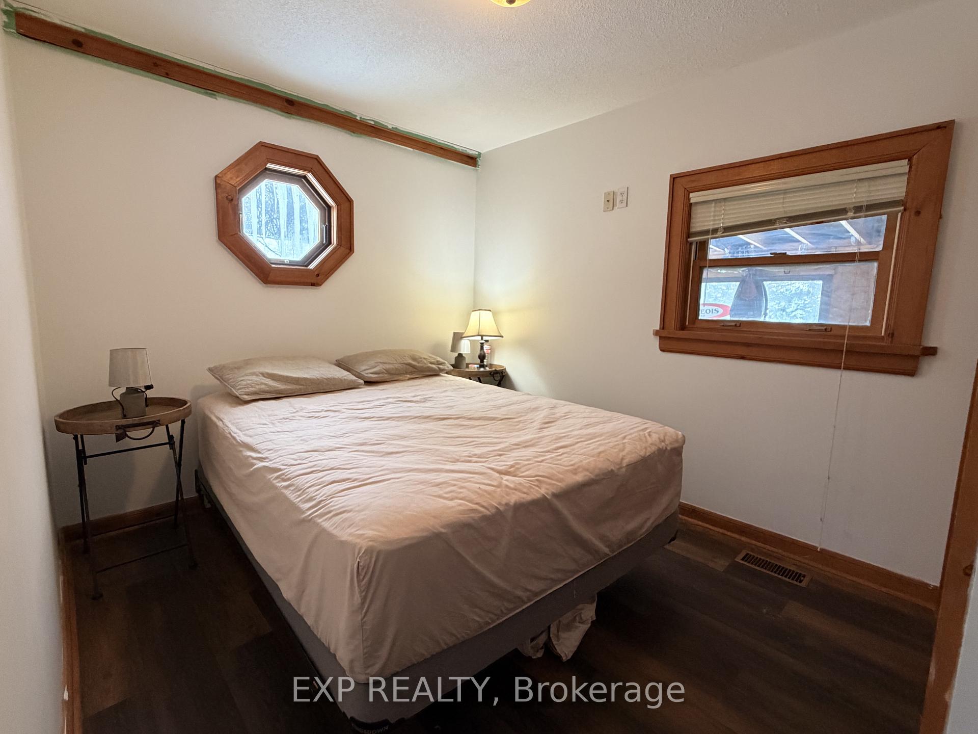 Photo 21 of 78 Yonge Street N, Springwater, Elmvale — HOMEH