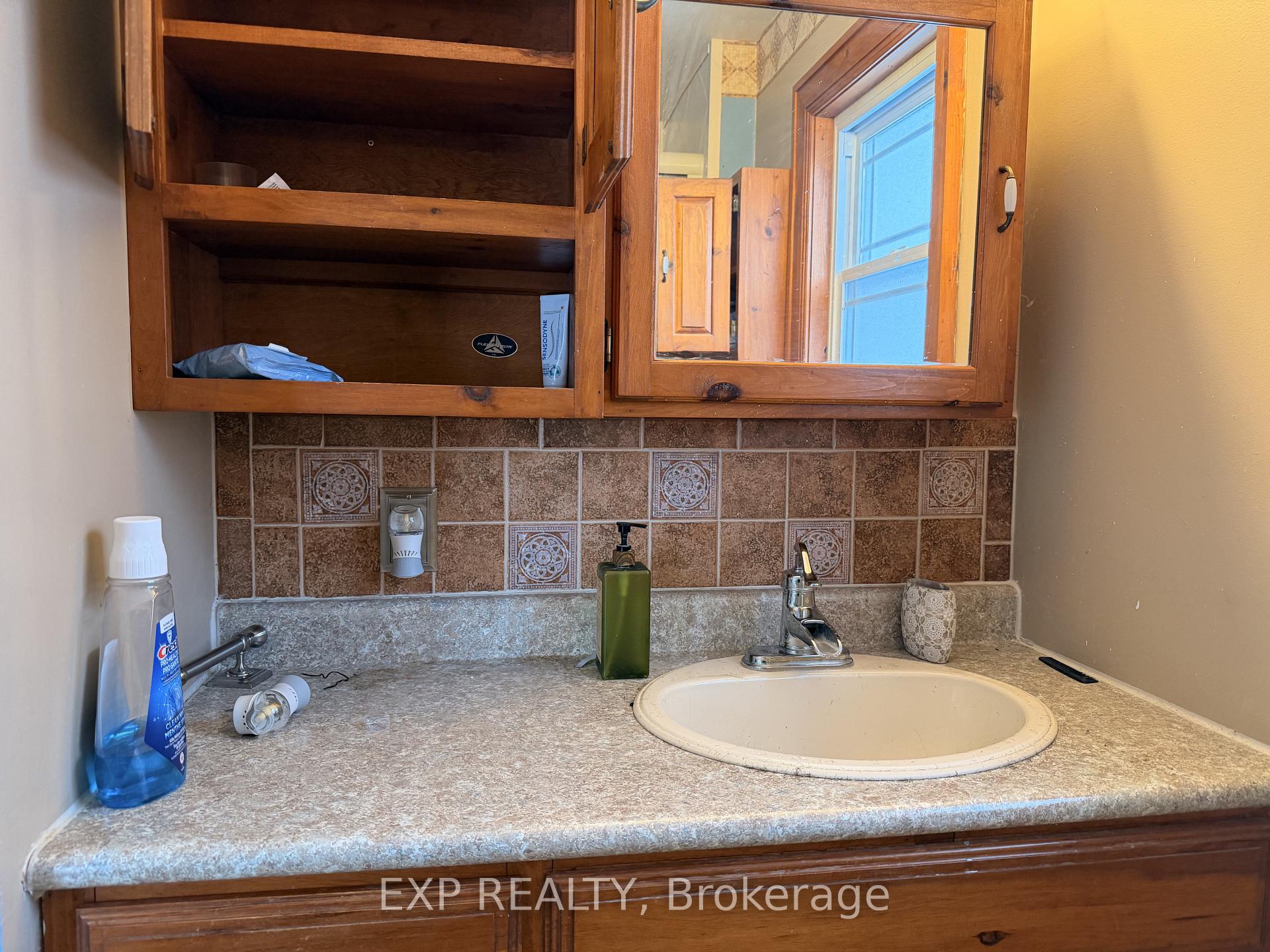 Photo 7 of 78 Yonge Street N, Springwater, Elmvale — HOMEH