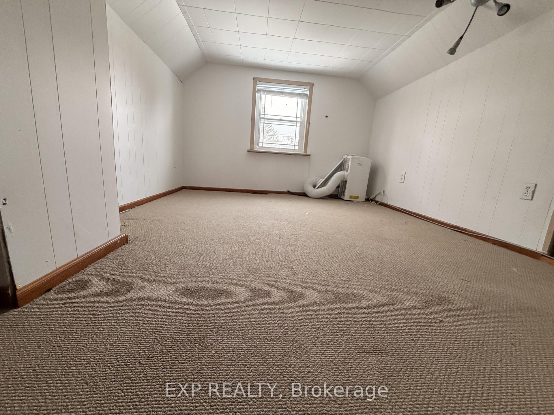 Photo 11 of 78 Yonge Street N, Springwater, Elmvale — HOMEH