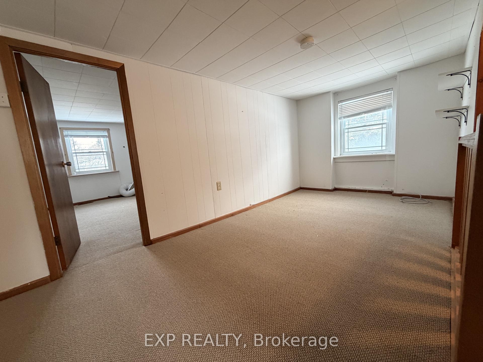 Photo 12 of 78 Yonge Street N, Springwater, Elmvale — HOMEH